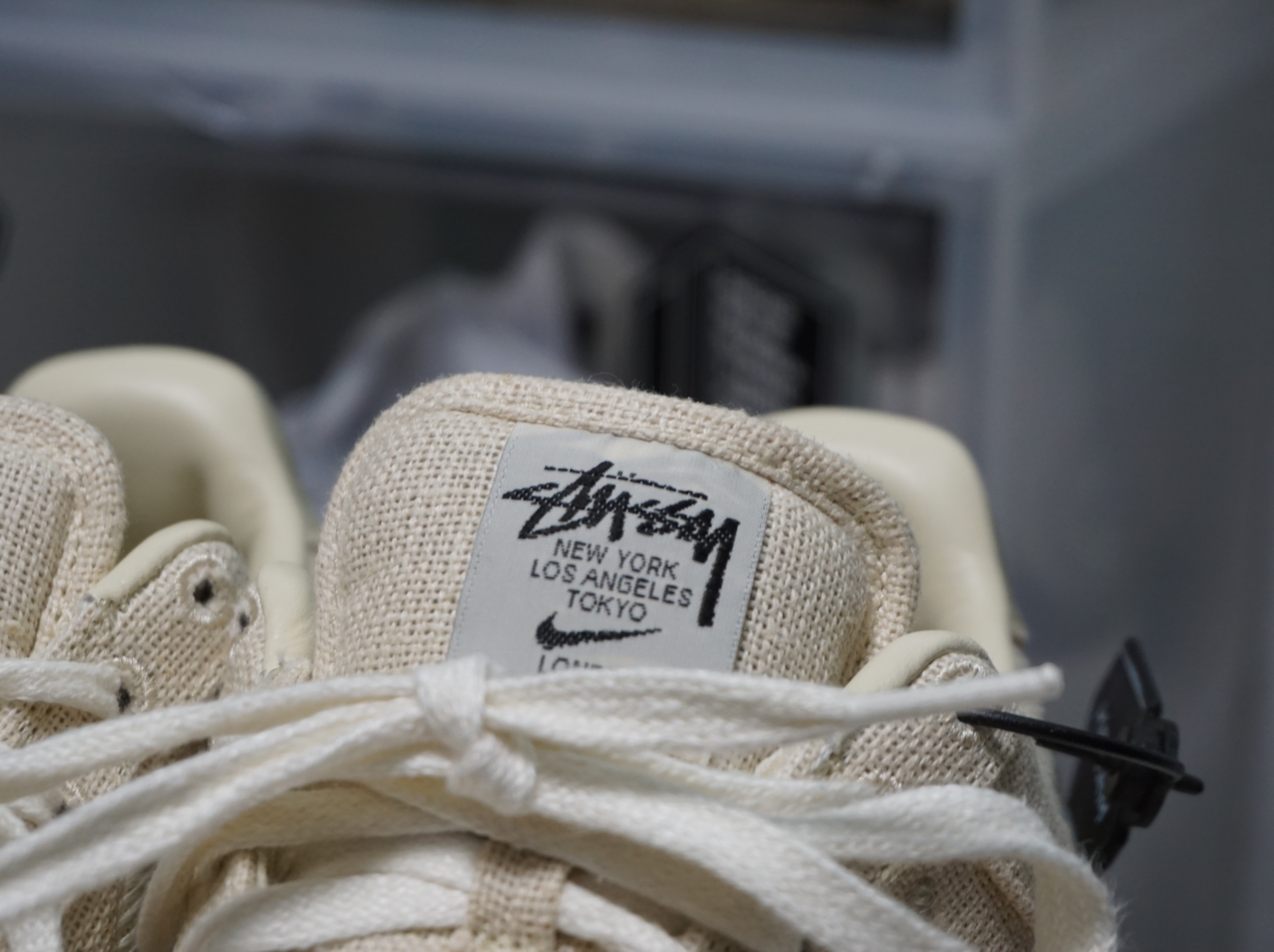 Nike x Stussy Air Force 1 Low Fossil 착용 스타일 - 3