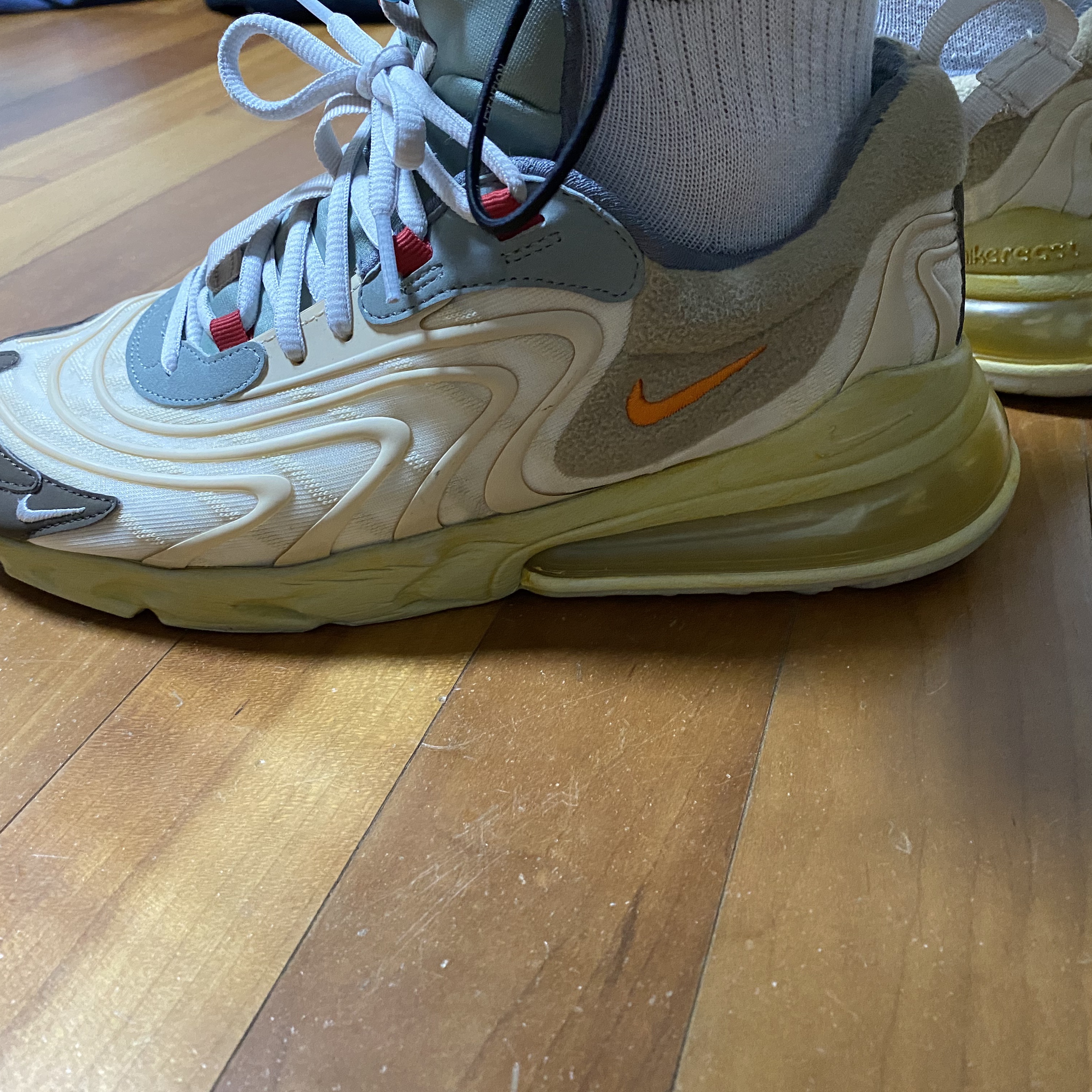 Nike x Travis Scott Air Max 270 React Cactus Trails 착용 스타일 - 3