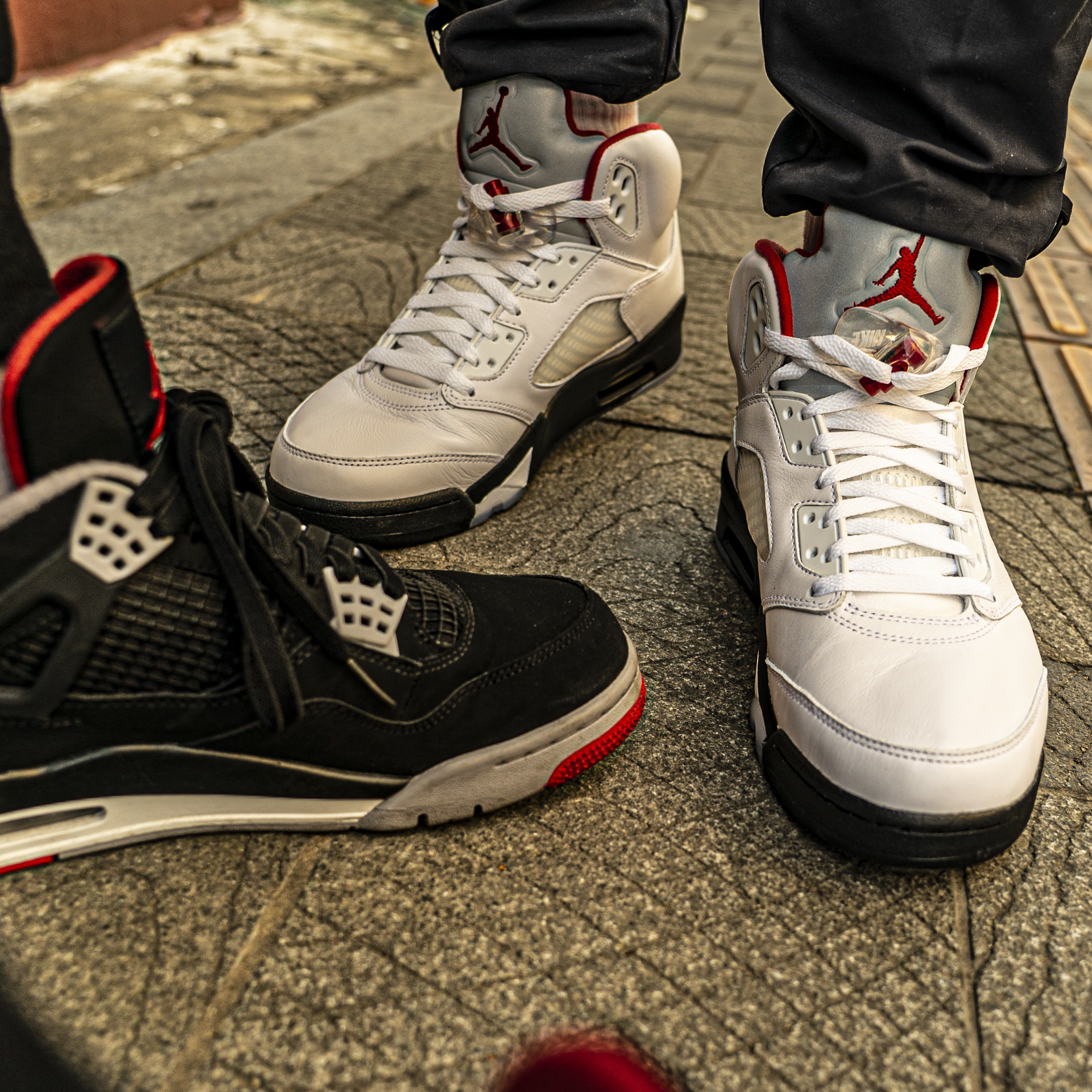 Jordan 5 Retro Fire Red Silver Tongue 2020, Jordan 4 Retro Bred 2019 착용 스타일
