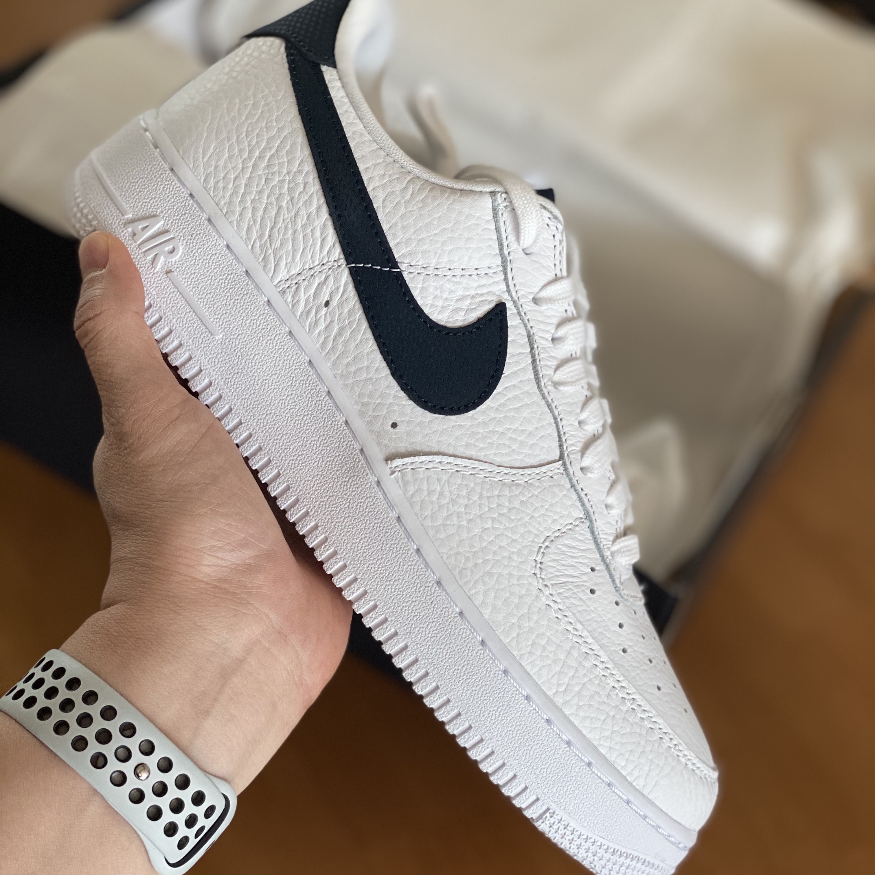 Nike Air Force 1 '07 Craft White & Obsidian 착용 스타일 - 2