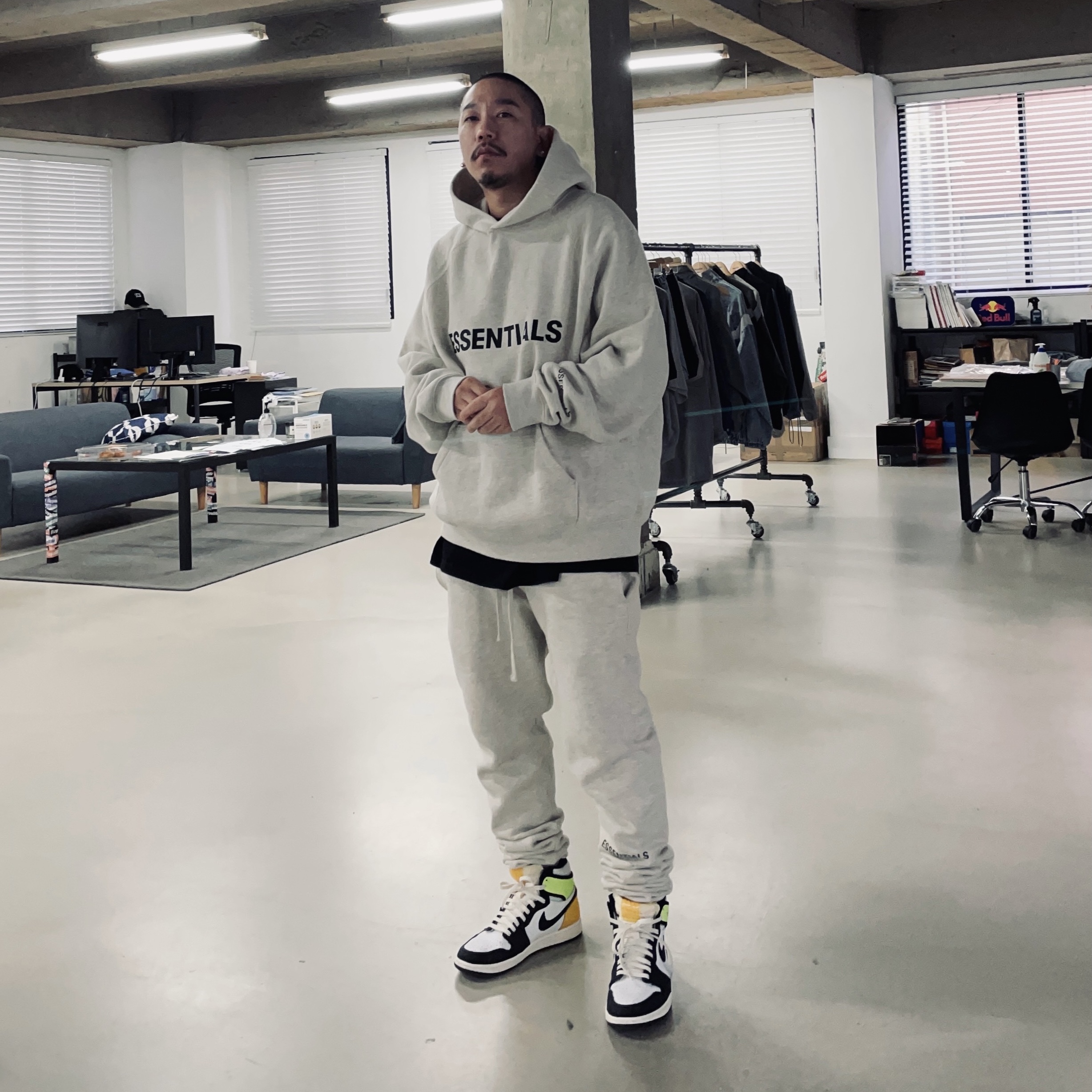 Jordan 1 Retro High OG Volt Gold, Essentials Sweatpants Oatmeal/Oatmeal Heather/Light Heather Oatmeal 2020 착용 스타일