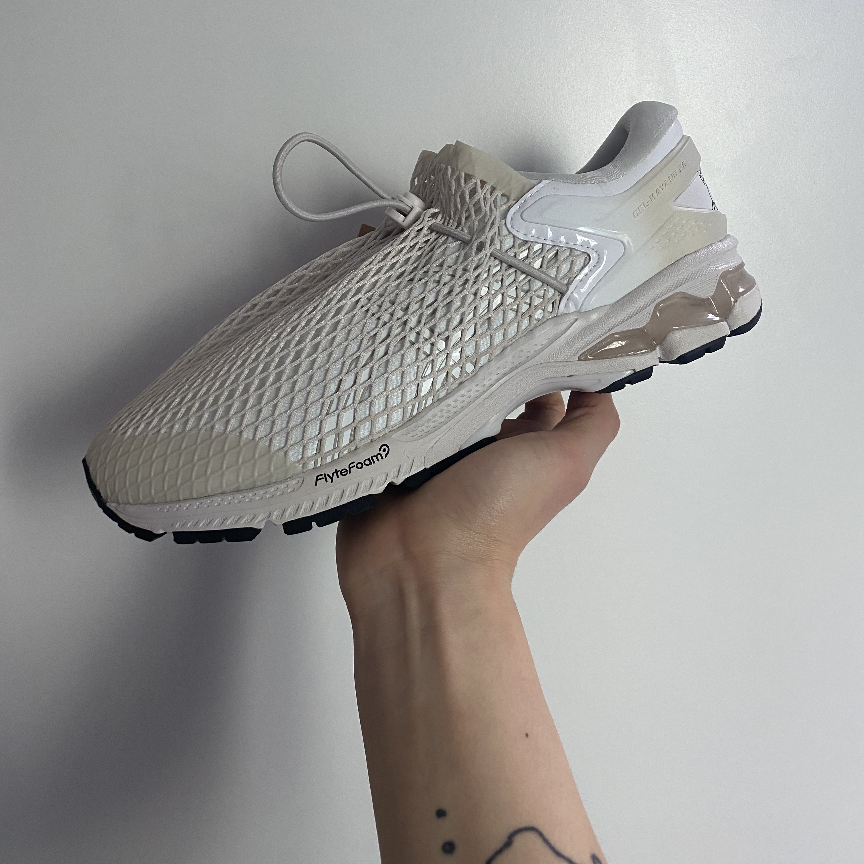 Asics x Vivienne Westwood Gel-Kayano 26 Birch White 착용 스타일