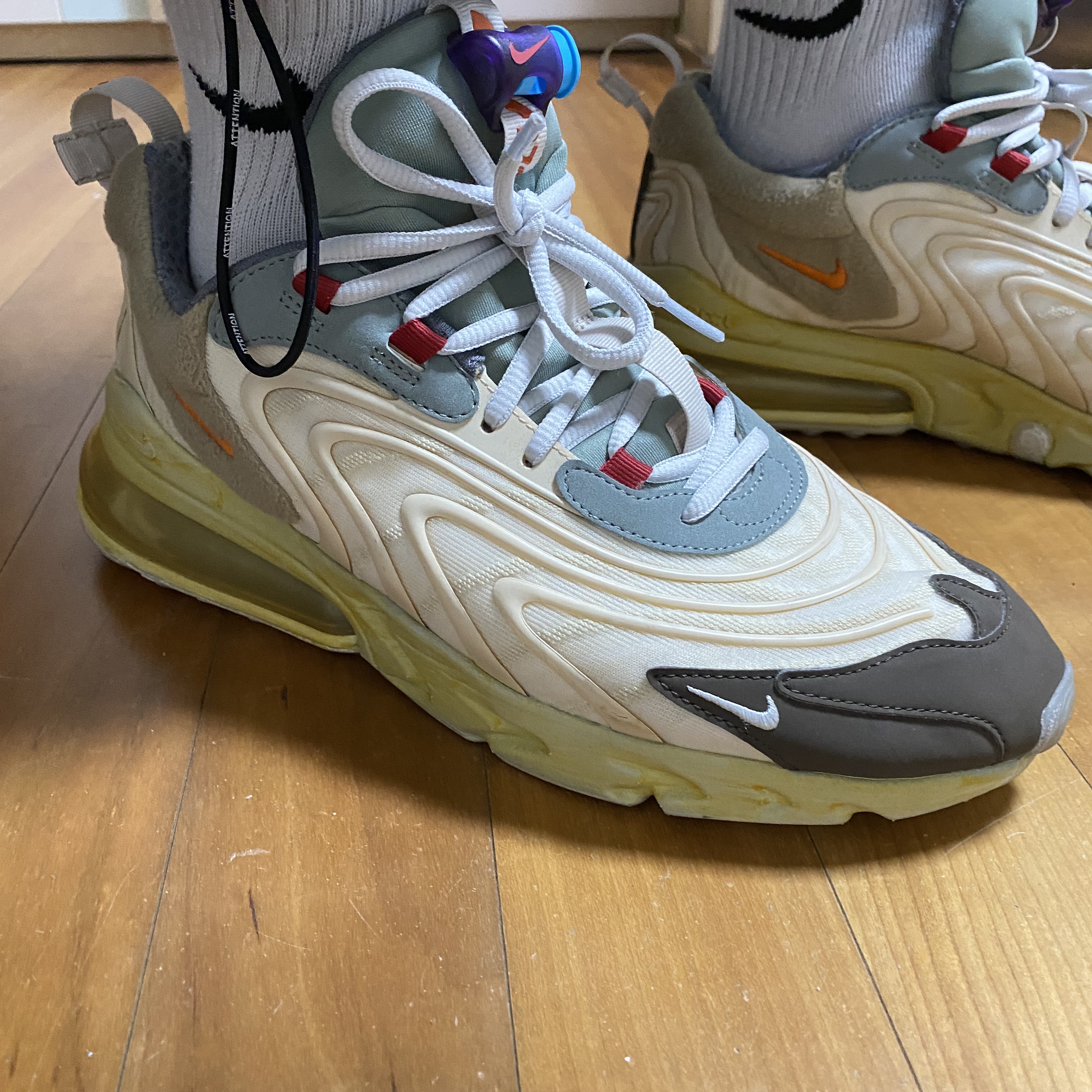 Nike x Travis Scott Air Max 270 React Cactus Trails 착용 스타일 - 1
