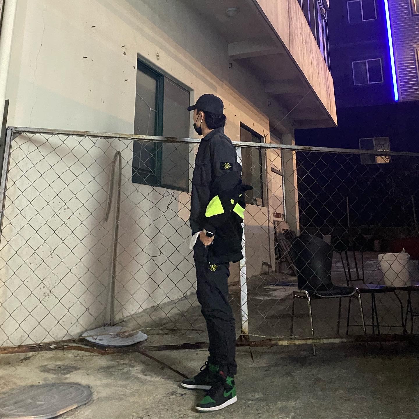 Nike Big Swoosh Full Zip Jacket Black Volt, Jordan 1 Retro High OG Pine Green Black 착용 스타일 - 2