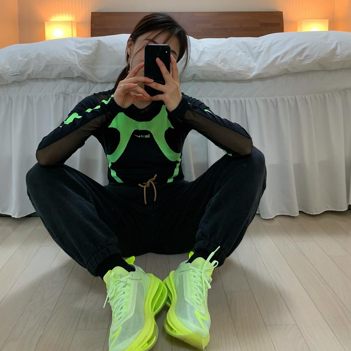 (W) Nike Zoom Double Stacked Barely Volt 착용 스타일 - 2