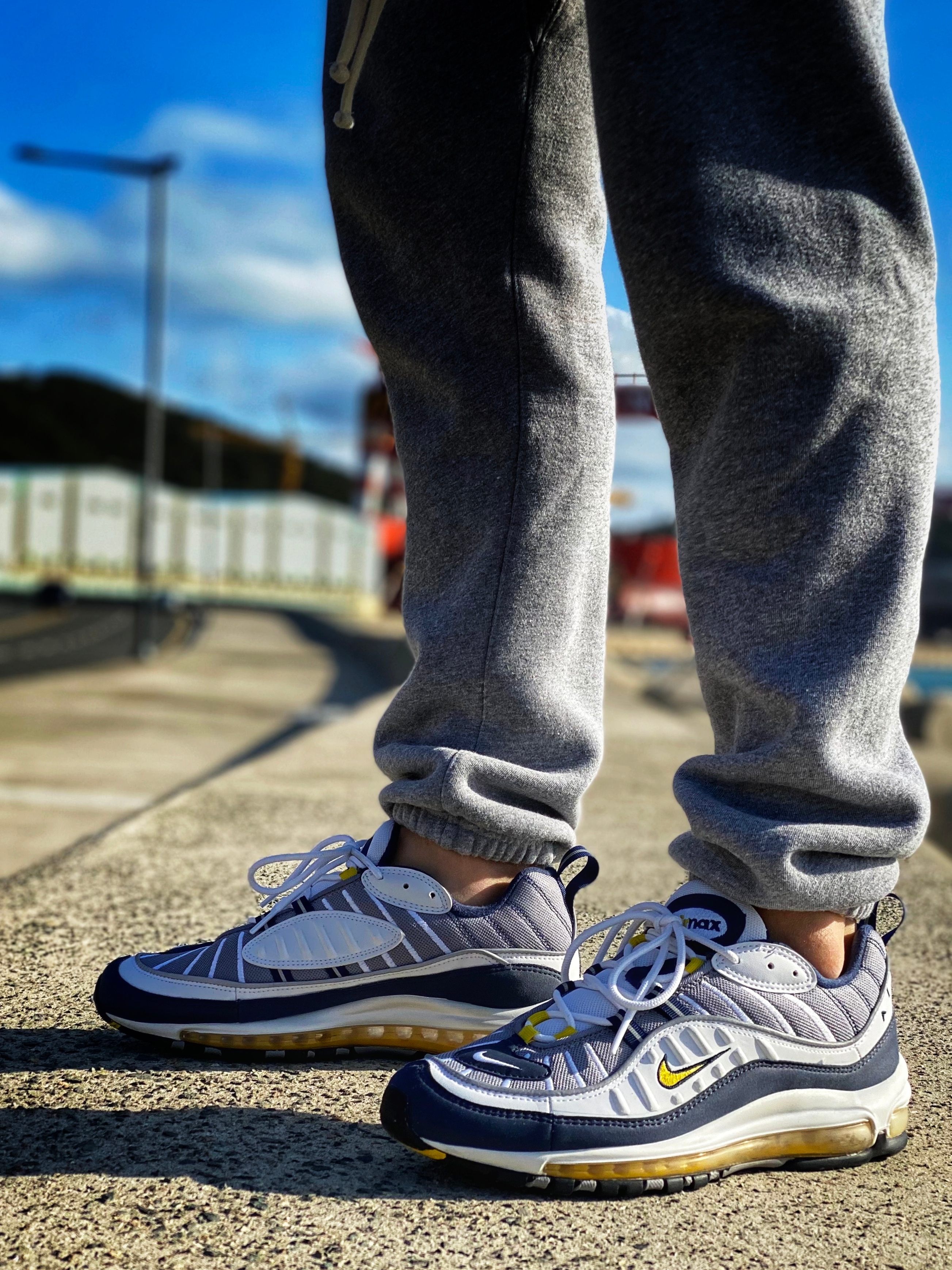 Nike Air Max 98 Tour Yellow 착용 스타일 - 5