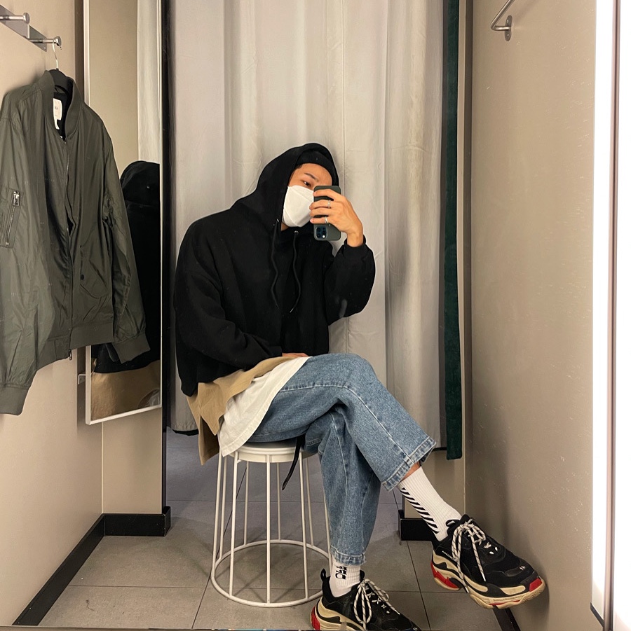Balenciaga Triple S Trainer Black White Red 2018 착용 스타일