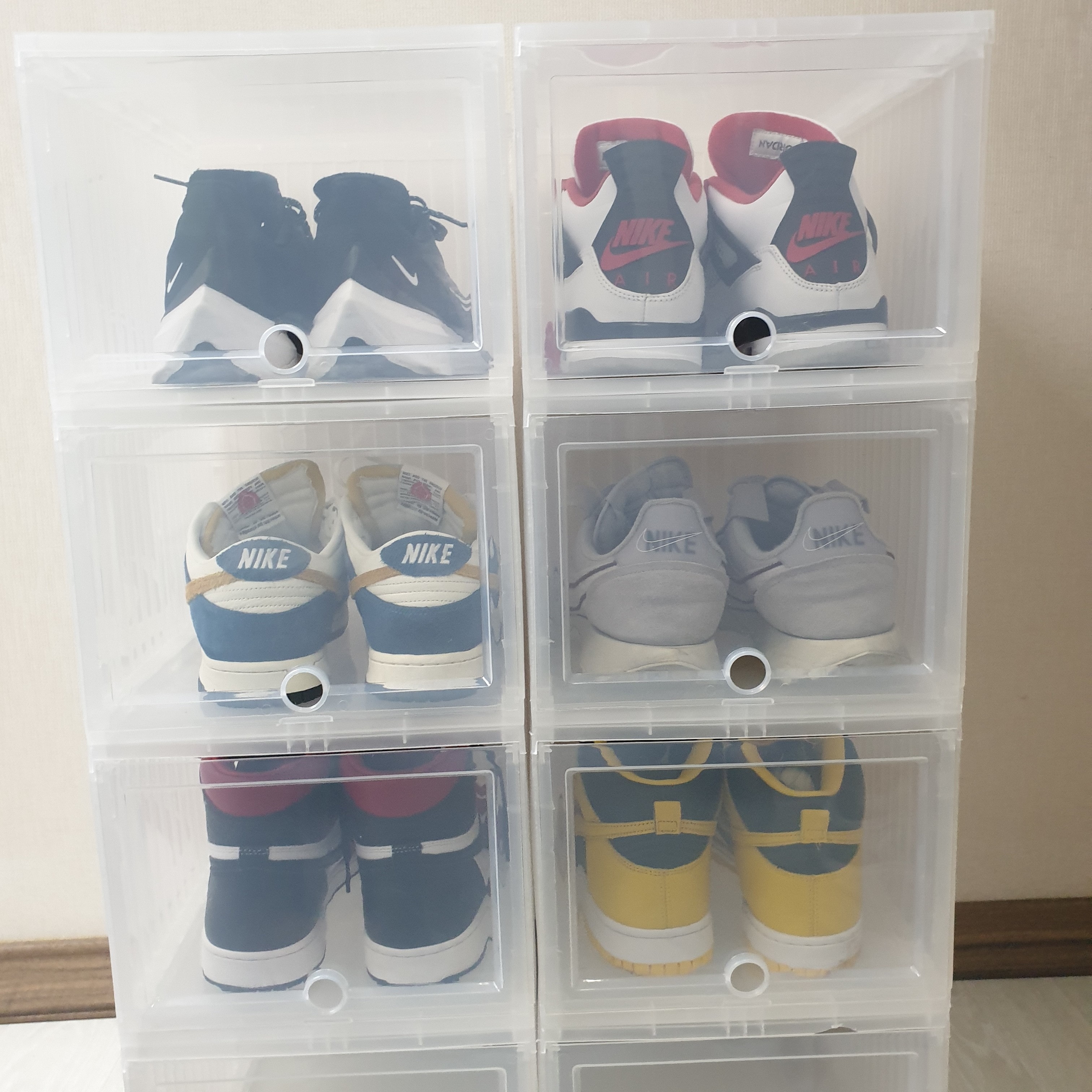 (W) Jordan 1 Retro High Satin Red, Nike Dunk High SP Varsity Maize 착용 스타일