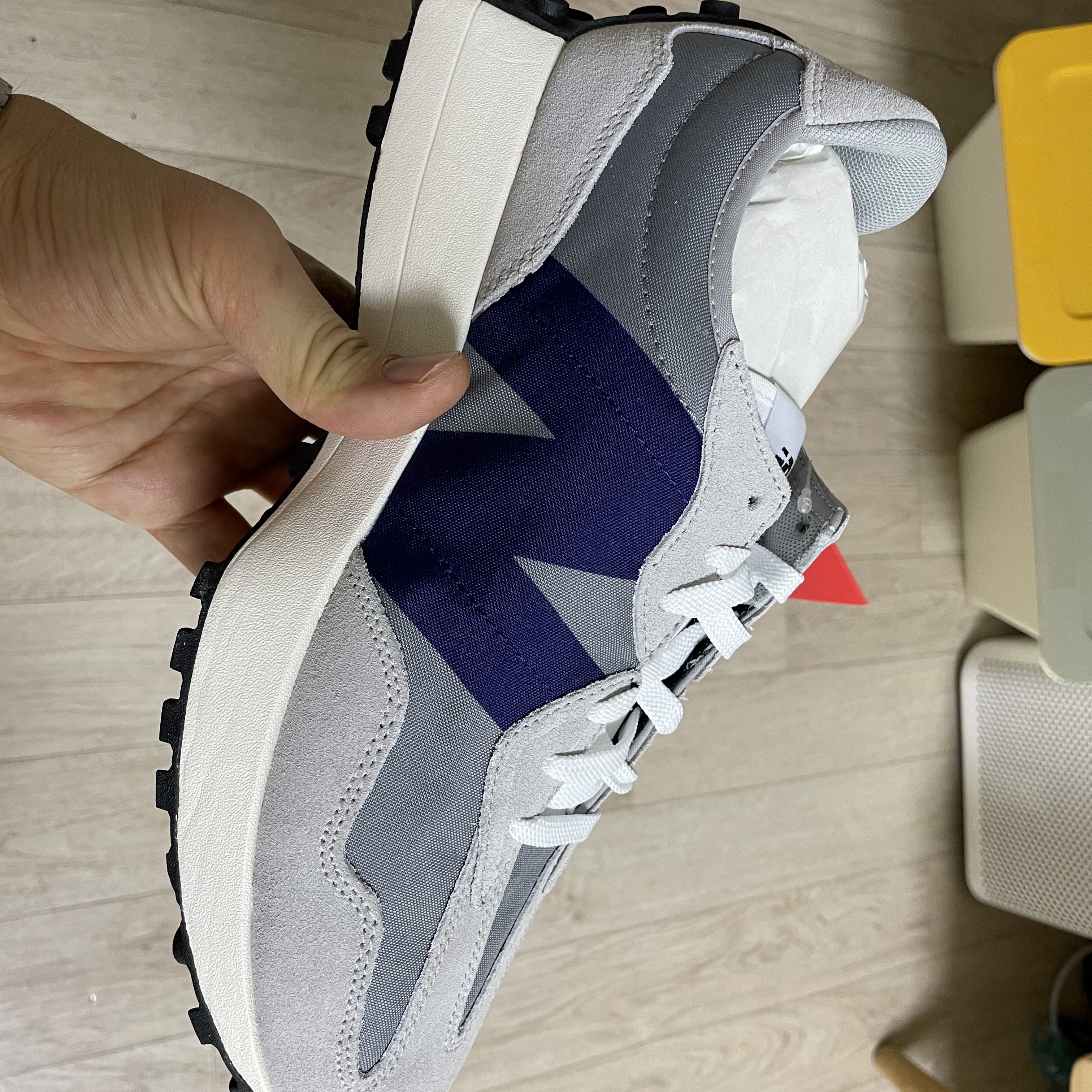 New Balance 327 Grey Purple 착용 스타일 - 2