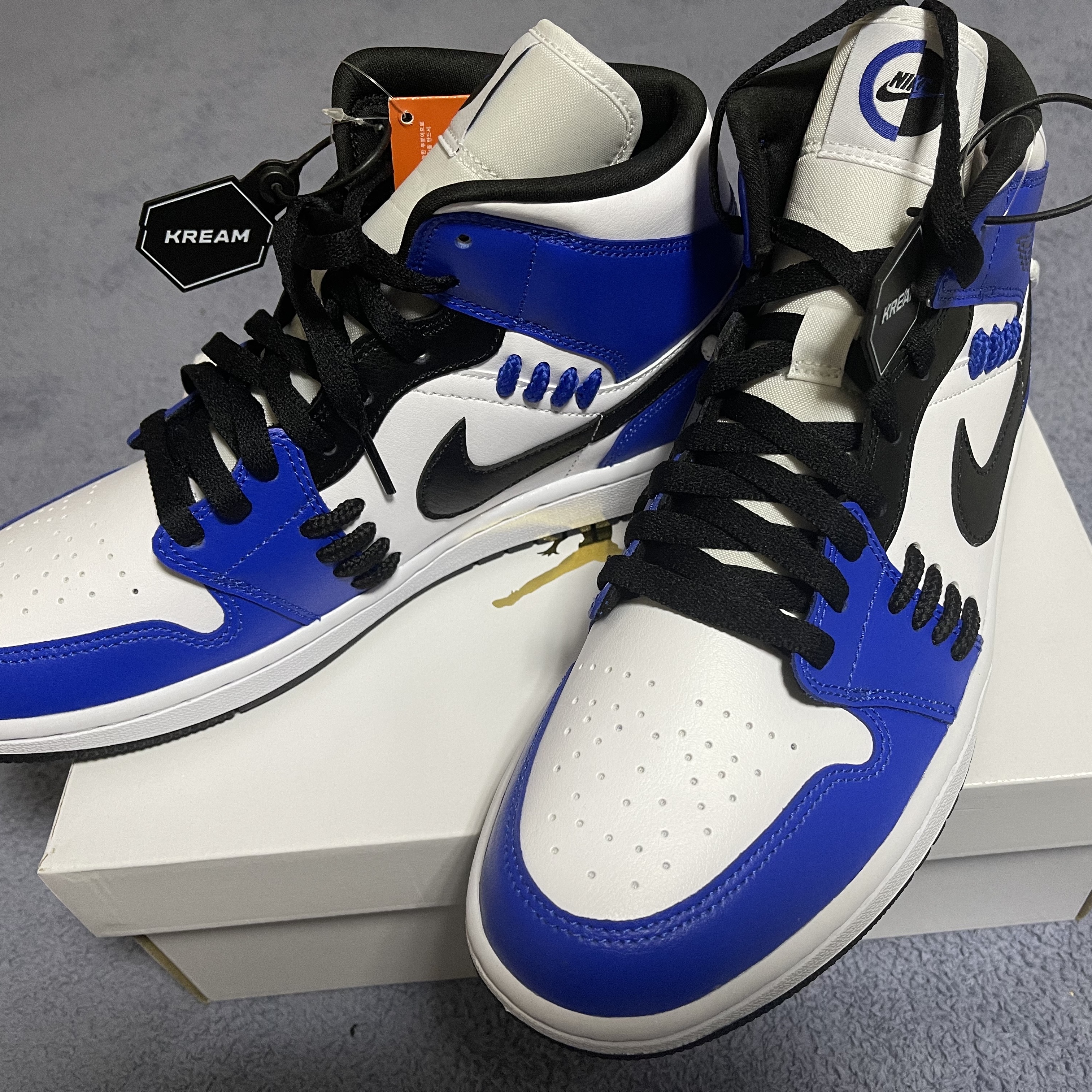 (W) Jordan 1 Mid SE Sisterhood 착용 스타일