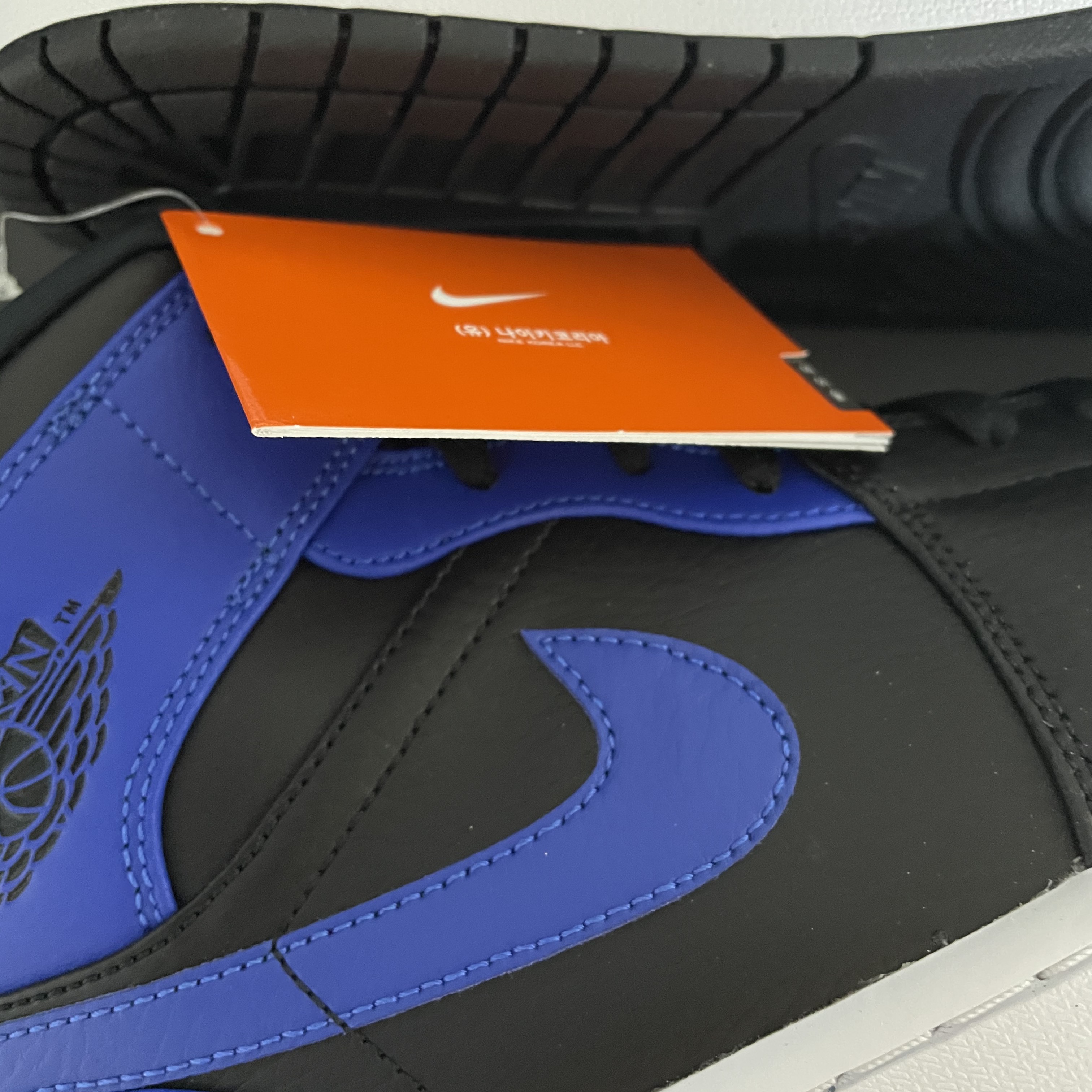 Jordan 1 Mid Black Hyper Royal 착용 스타일