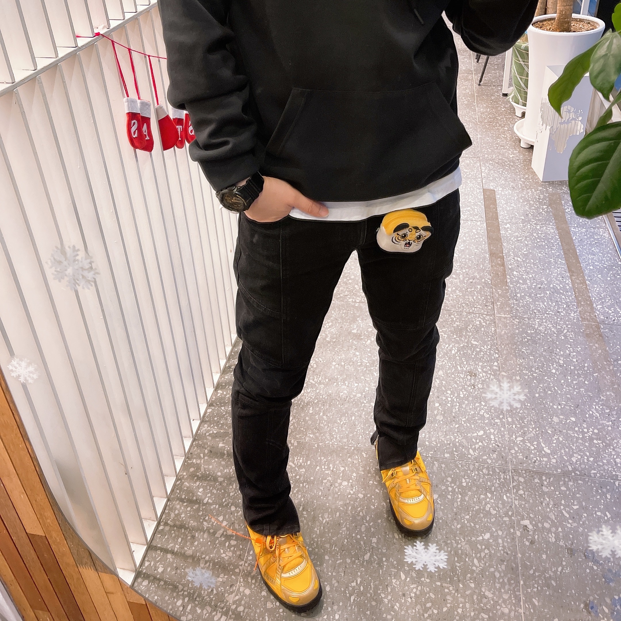 Nike x Off-White Air Rubber Dunk University Gold 착용 스타일 - 2
