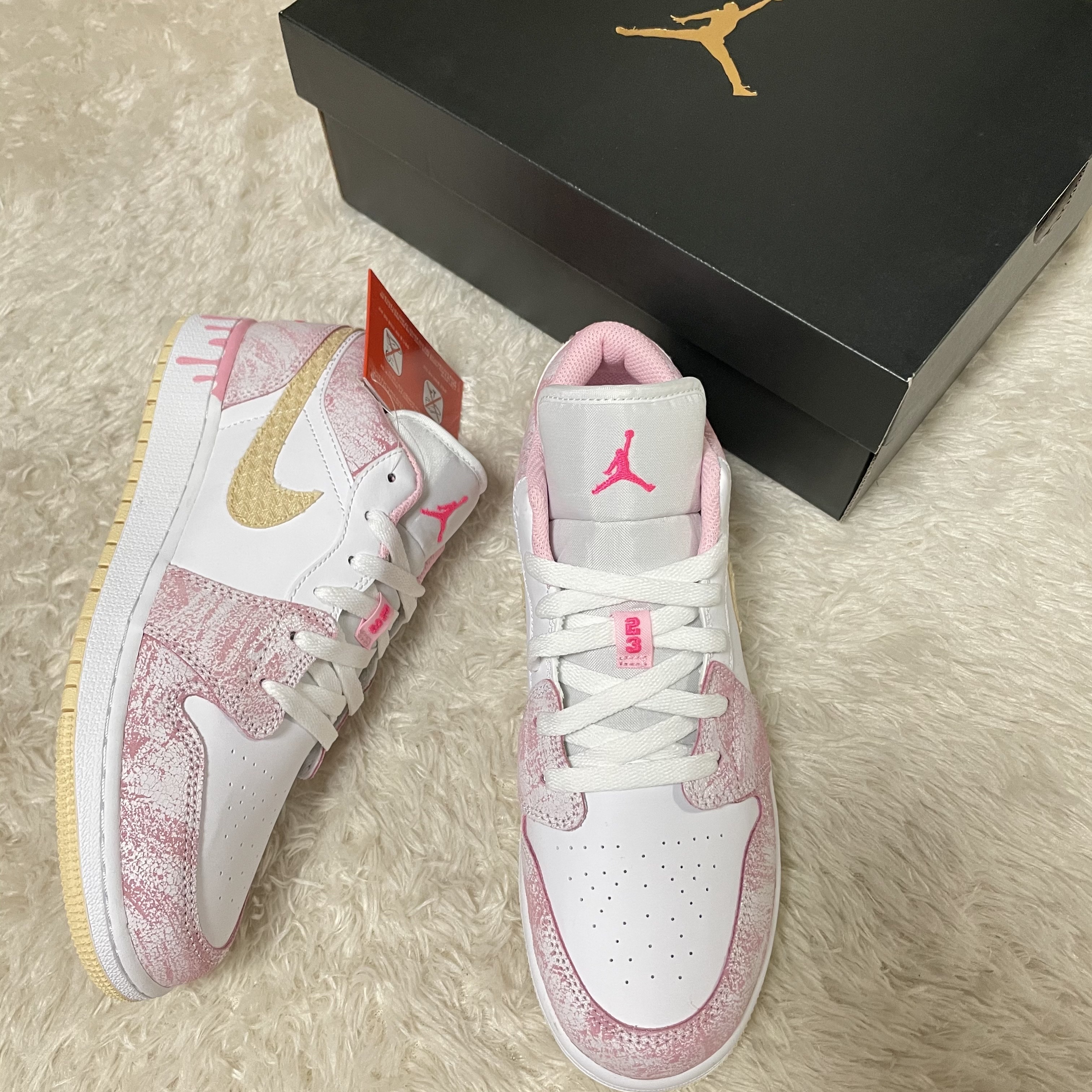 (GS) Jordan 1 Low SE Pale Vanilla 착용 스타일 - 1