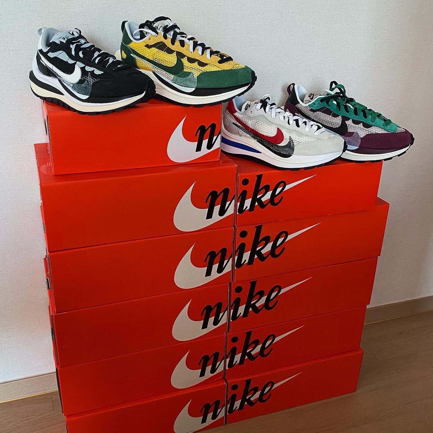 Nike x Sacai VaporWaffle Tour Yellow & Gorge Green Sail, Nike x Sacai VaporWaffle Royal Fuchsia 착용 스타일