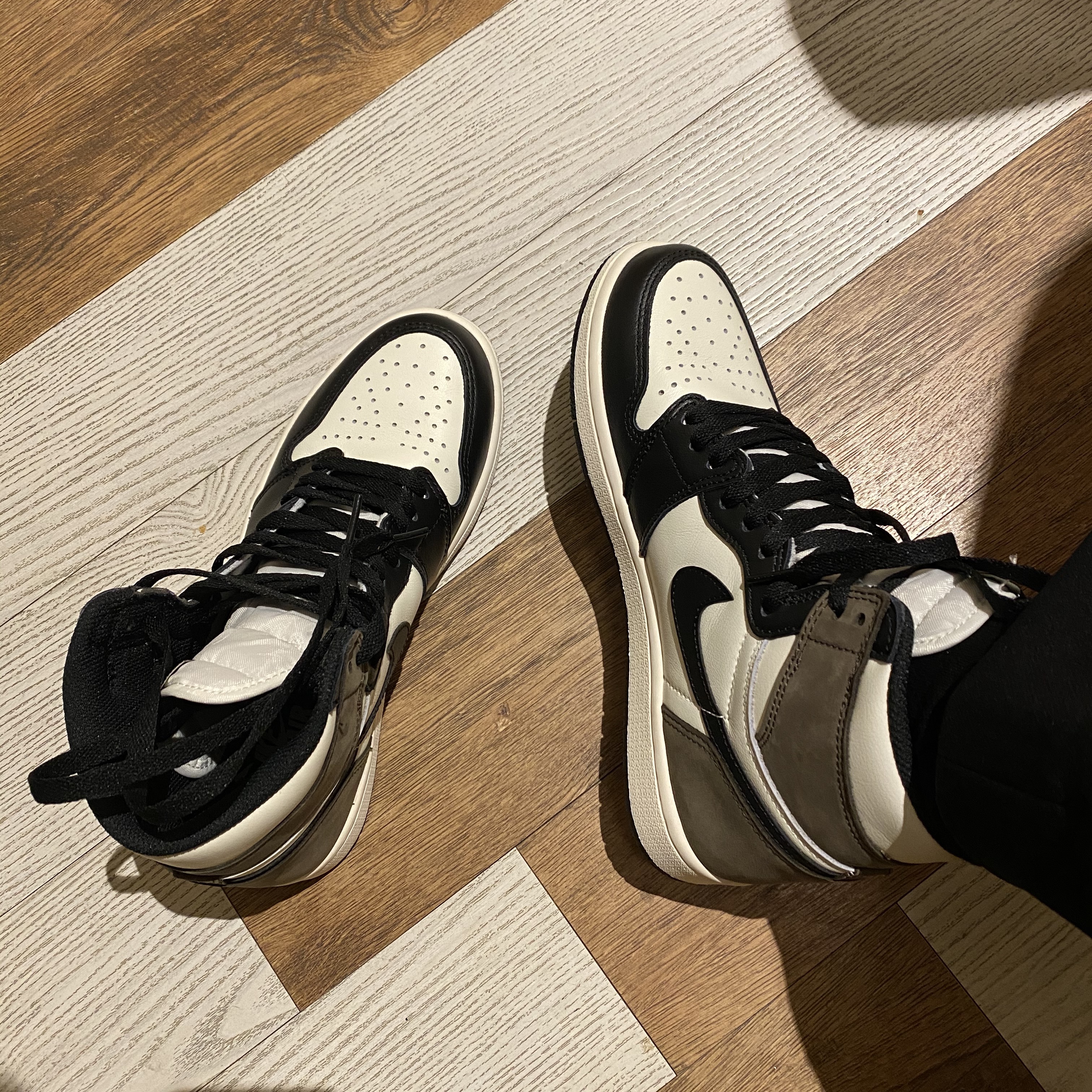 Jordan 1 Retro High OG Black Mocha 착용 스타일