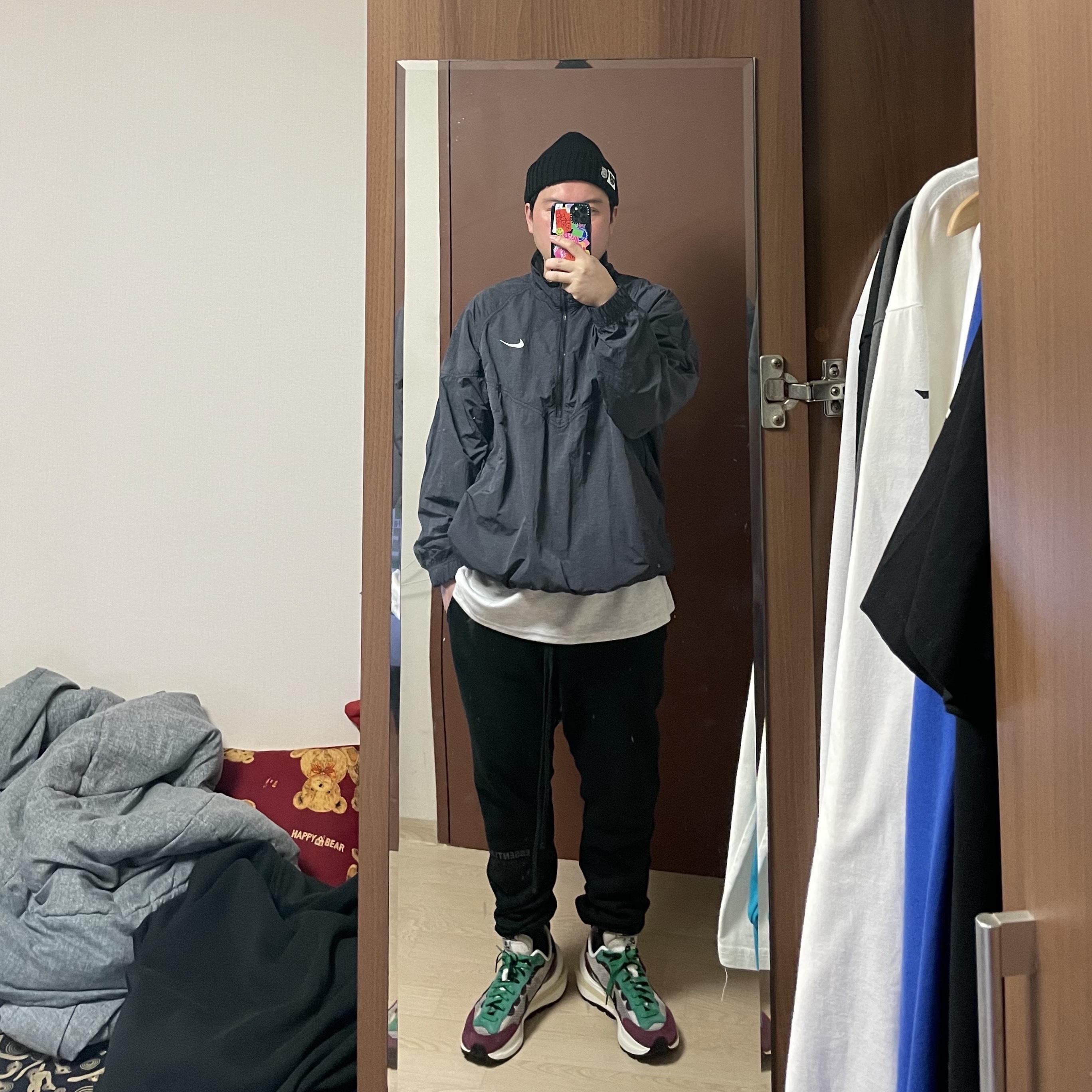 Nike x Stussy Windrunner Jacket Off Noir, Essentials Sweatpants Dark Slate/Black 2020 착용 스타일