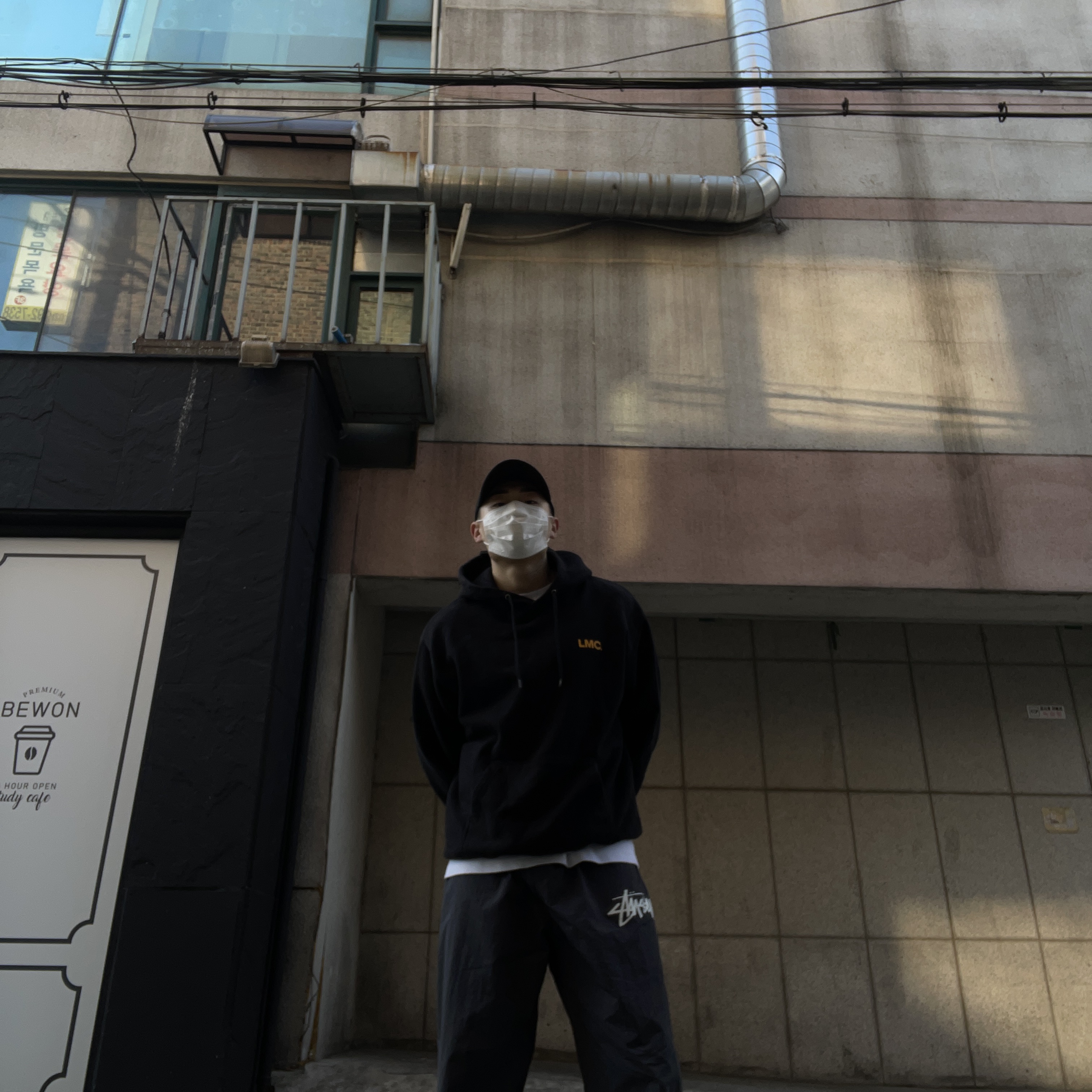 Nike x Stussy Beach Pants Off Noir 착용 스타일 - 2