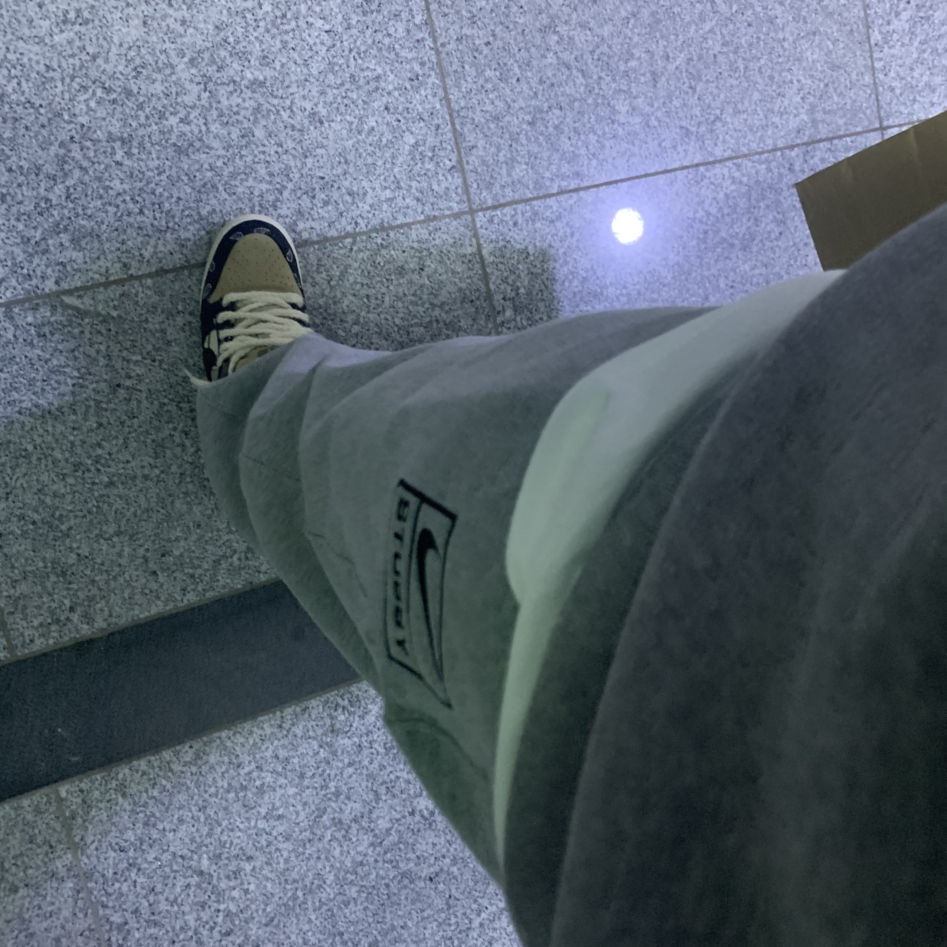 Nike x Travis Scott SB Dunk Low, Nike x Stussy NRG BR Fleece Pants Grey 착용 스타일