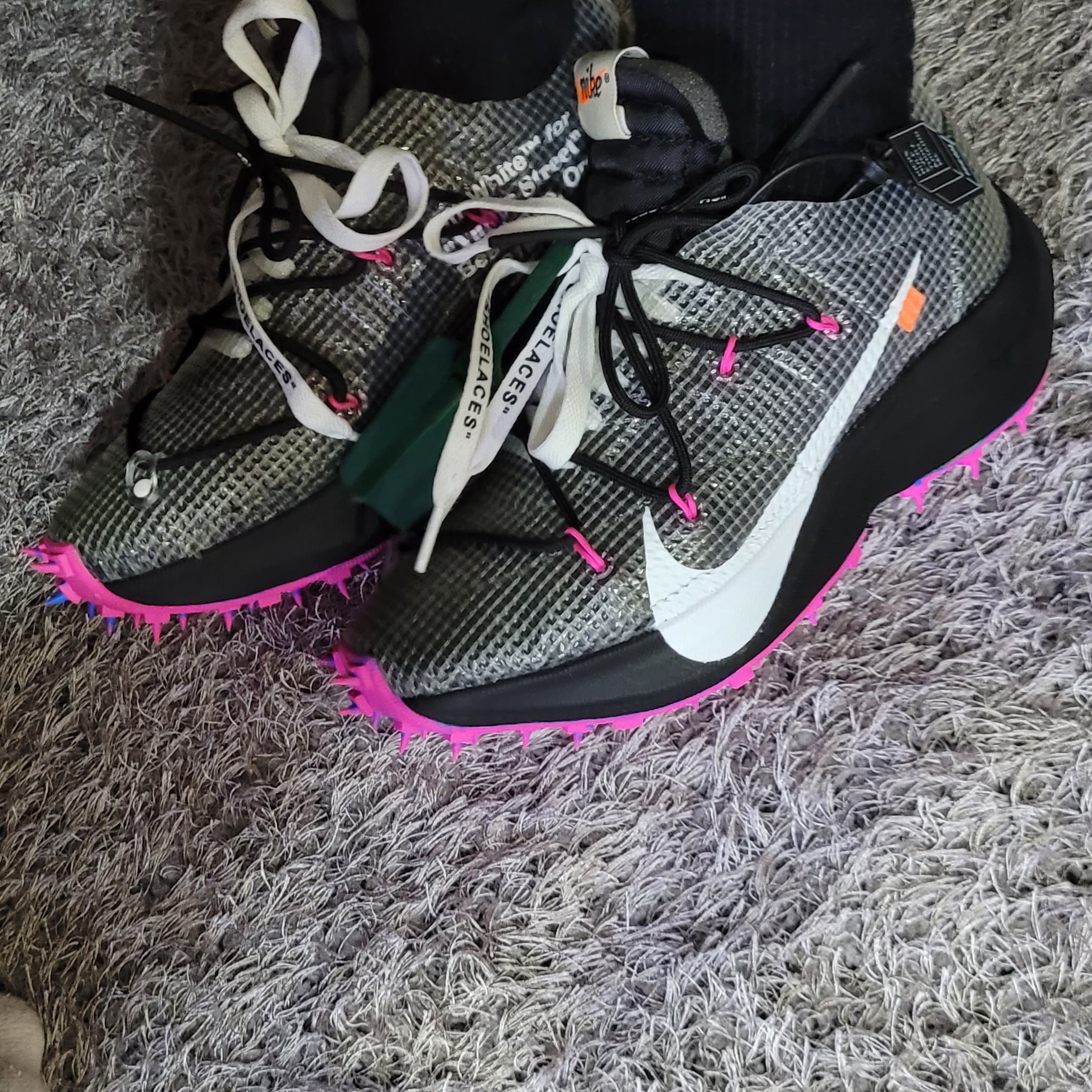 (W) Nike x Off-White Vapor Street Black Laser Fuchsia 착용 스타일