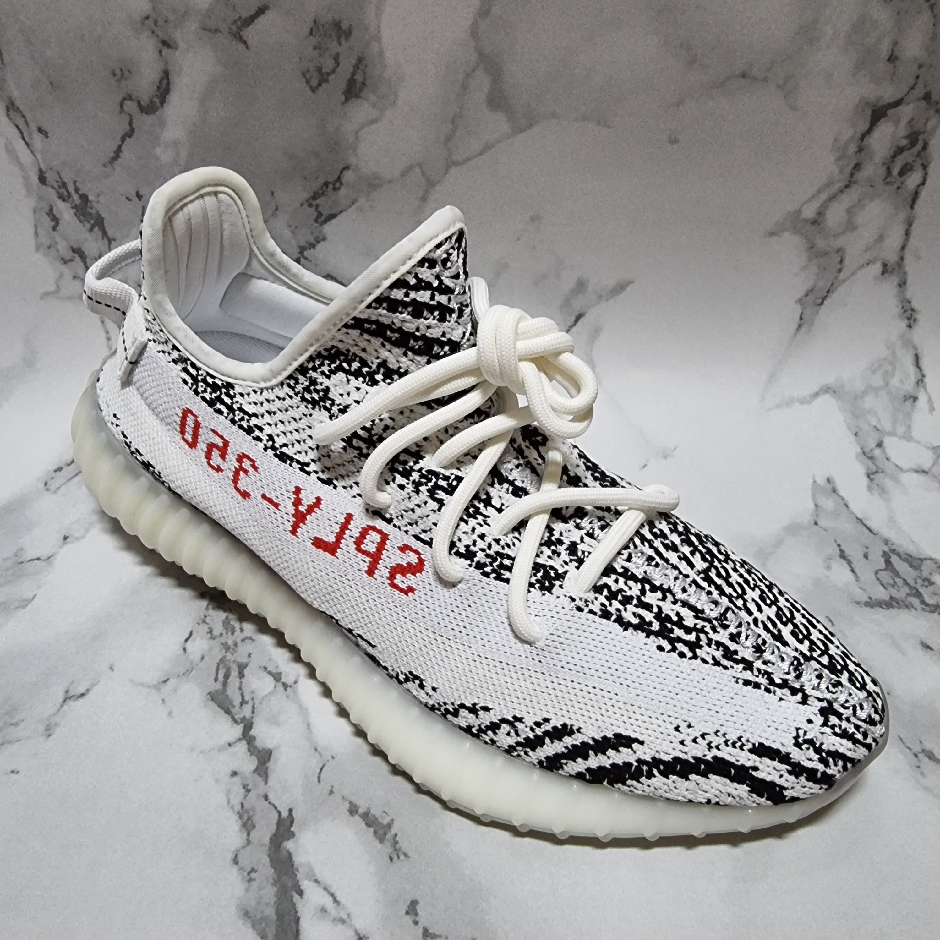 Adidas Yeezy Boost 350 V2 Zebra 2017/2019/2020 착용 스타일 - 3