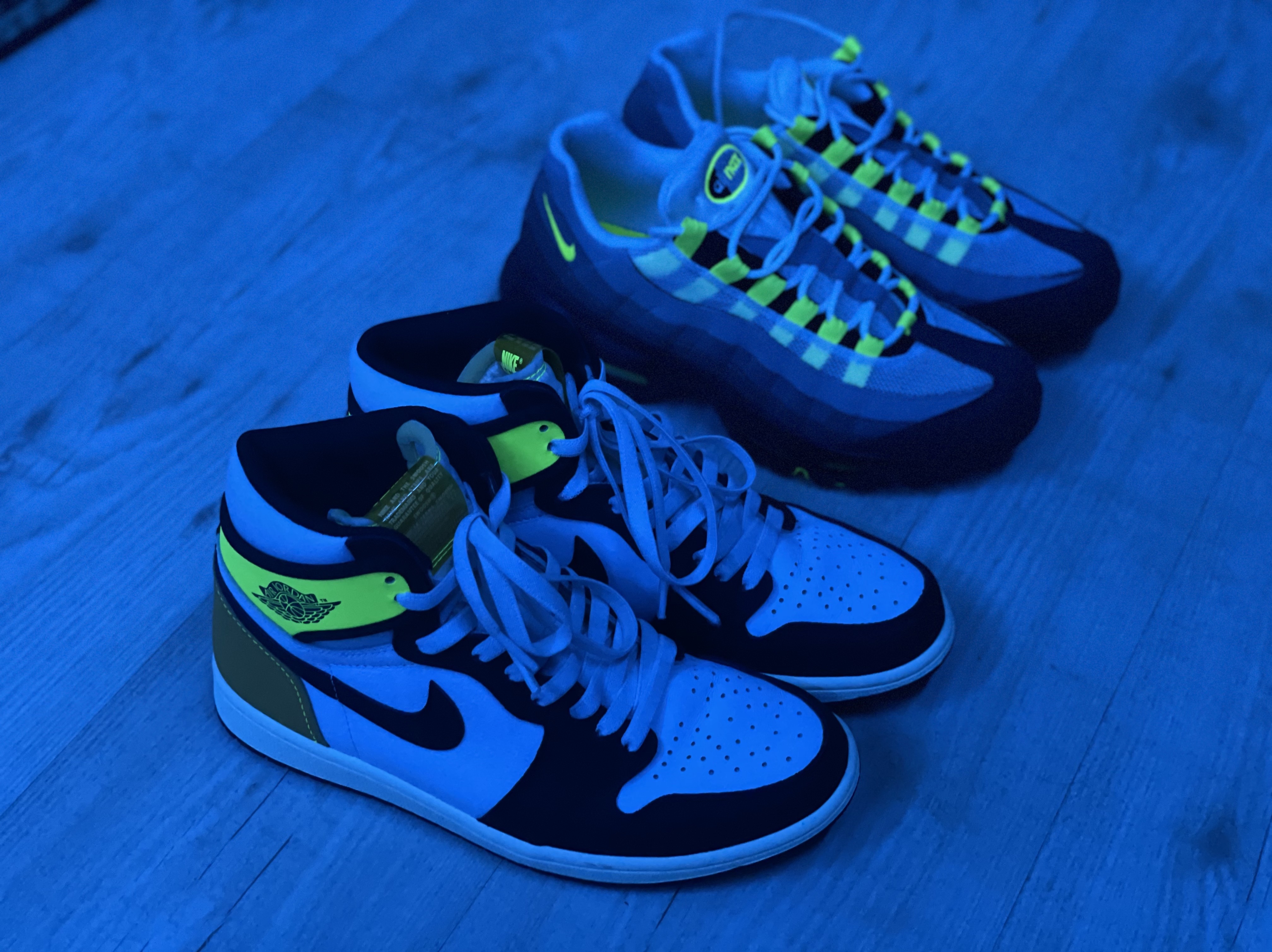 Jordan 1 Retro High OG Volt Gold, Nike Air Max 95 OG Neon Yellow 2020 착용 스타일