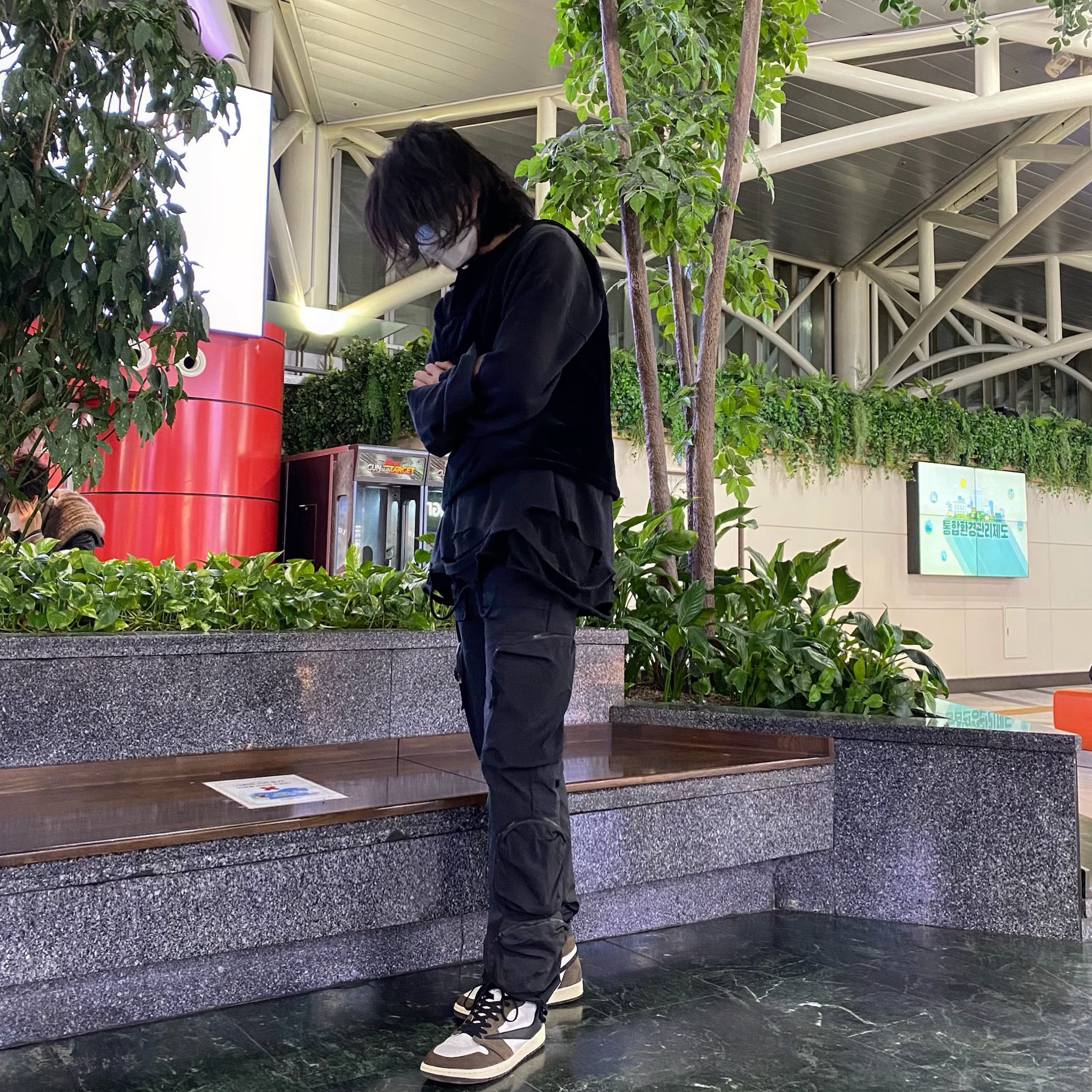 Jordan 1 x Travis Scott Retro High OG SP Mocha 착용 스타일 - 2