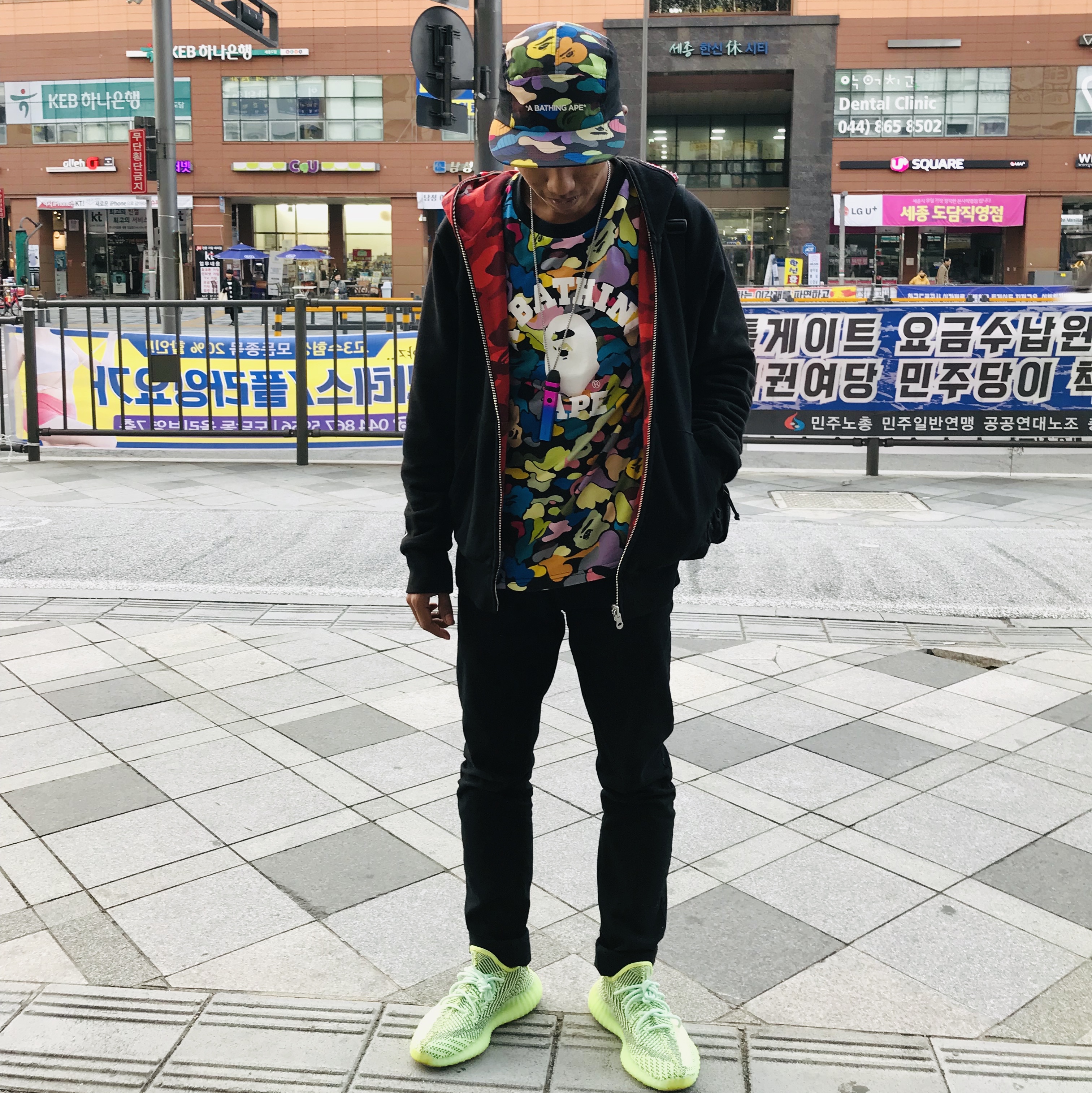 Adidas Yeezy Boost 350 V2 Yeezreel - Non-Reflective 착용 스타일