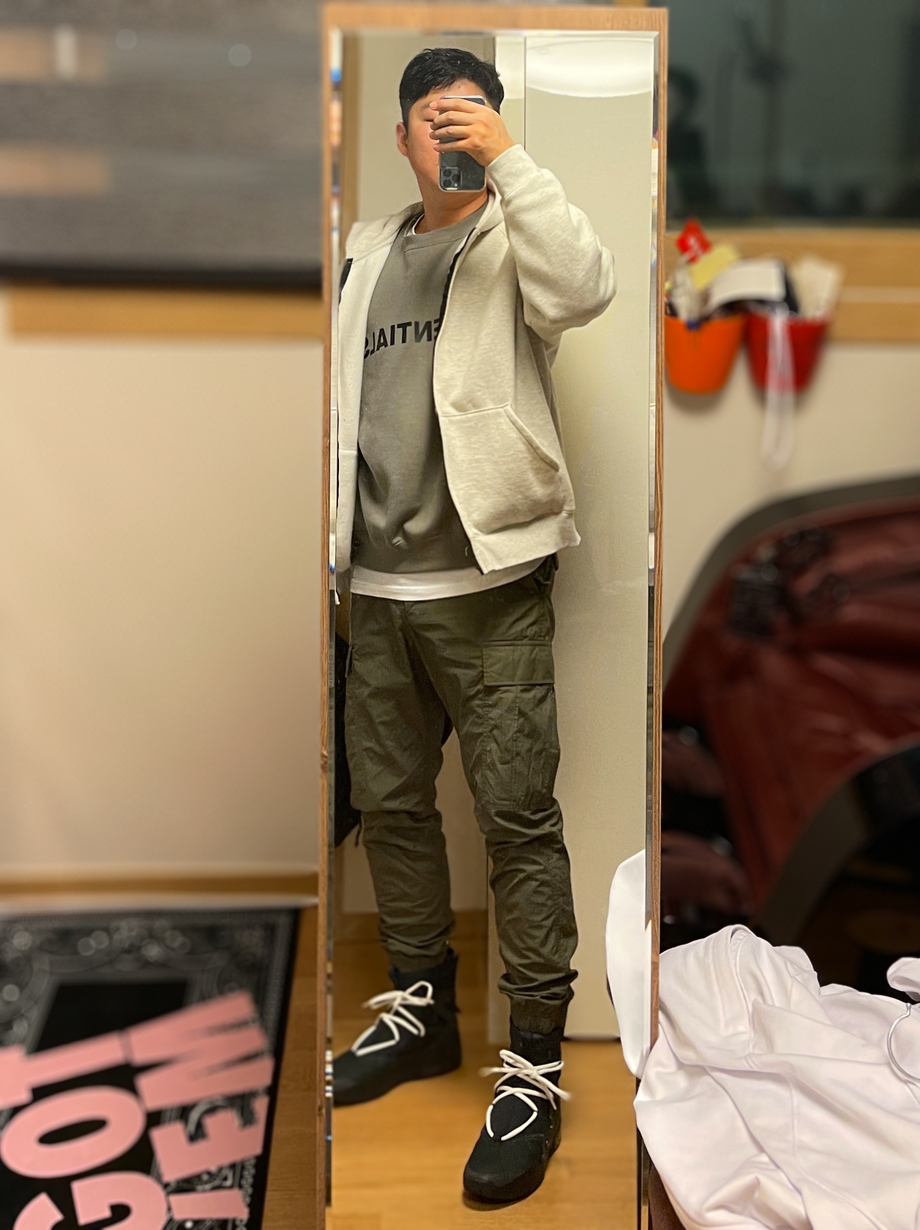 Nike x Fear of God Air Fear of God 1 Triple Black, Essentials 3D Silicon Applique Crewneck Olive/Khaki - 20FW 착용 스타일