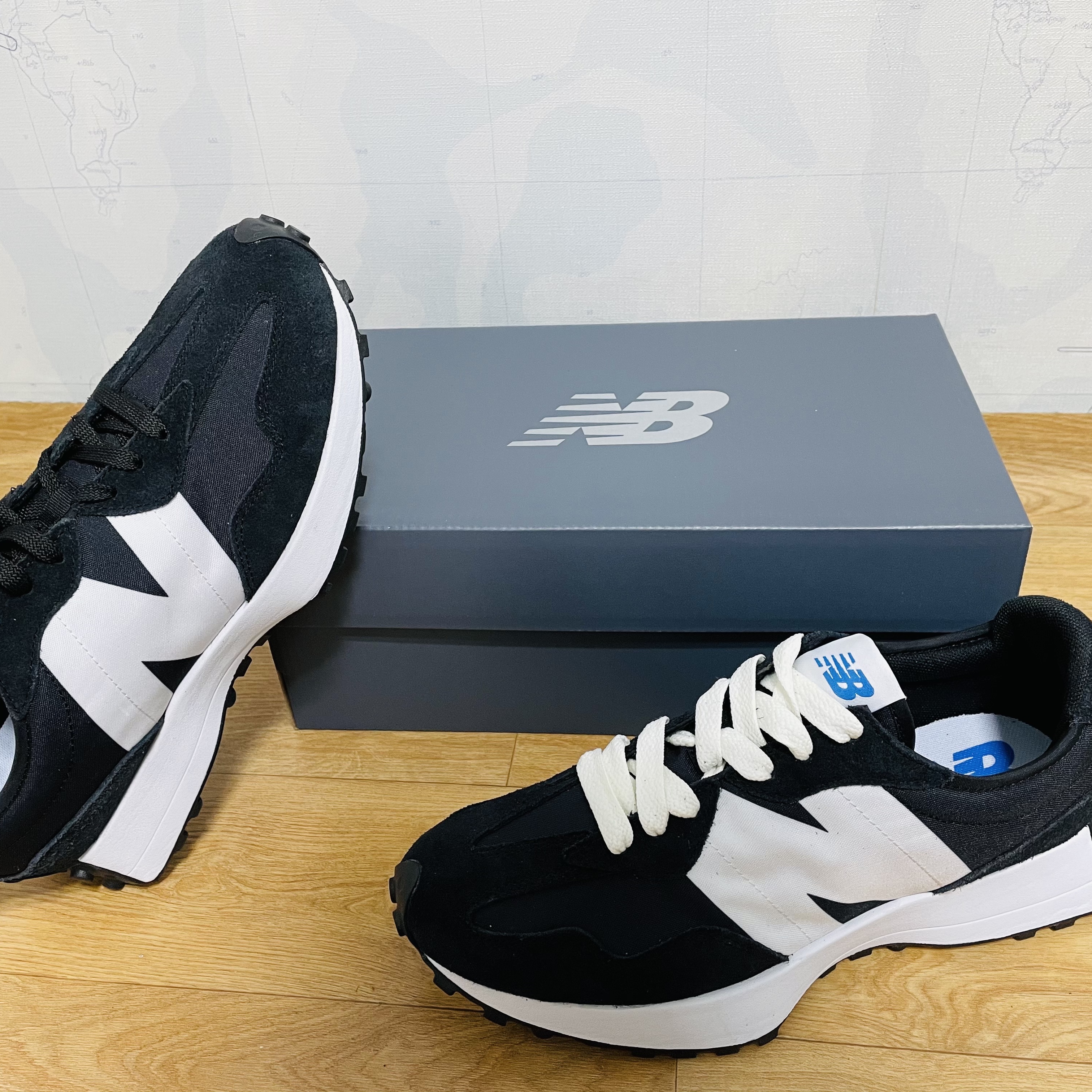 New Balance 327 Black 착용 스타일 - 2