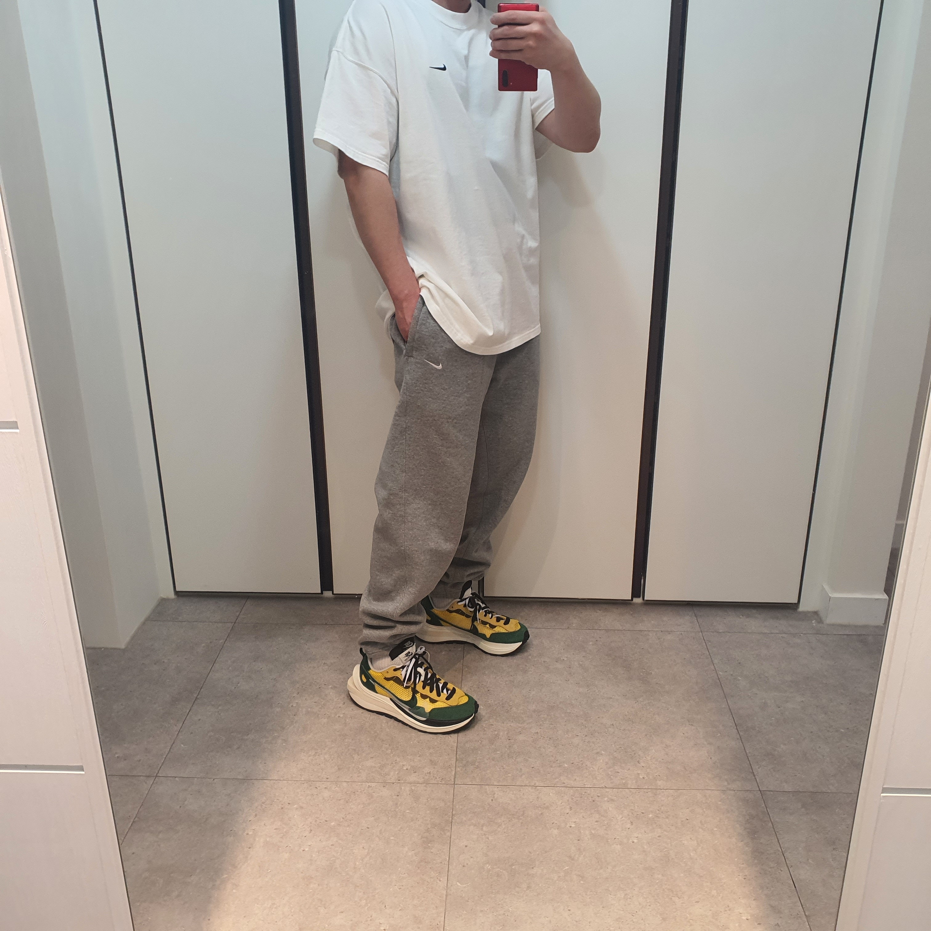 Nike x Sacai VaporWaffle Tour Yellow & Gorge Green Sail 착용 스타일