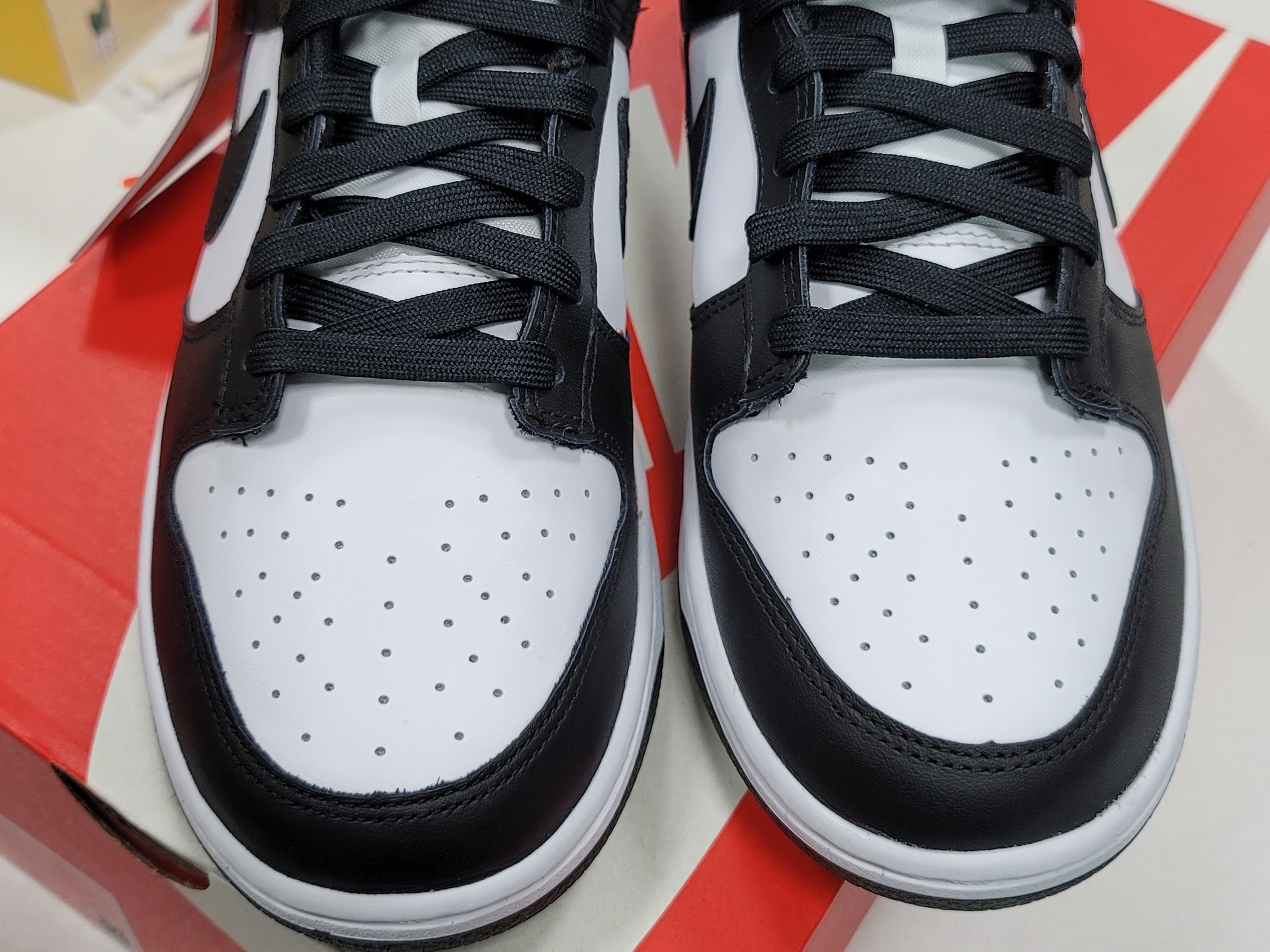 Nike Dunk Low Retro Black 착용 스타일 - 2