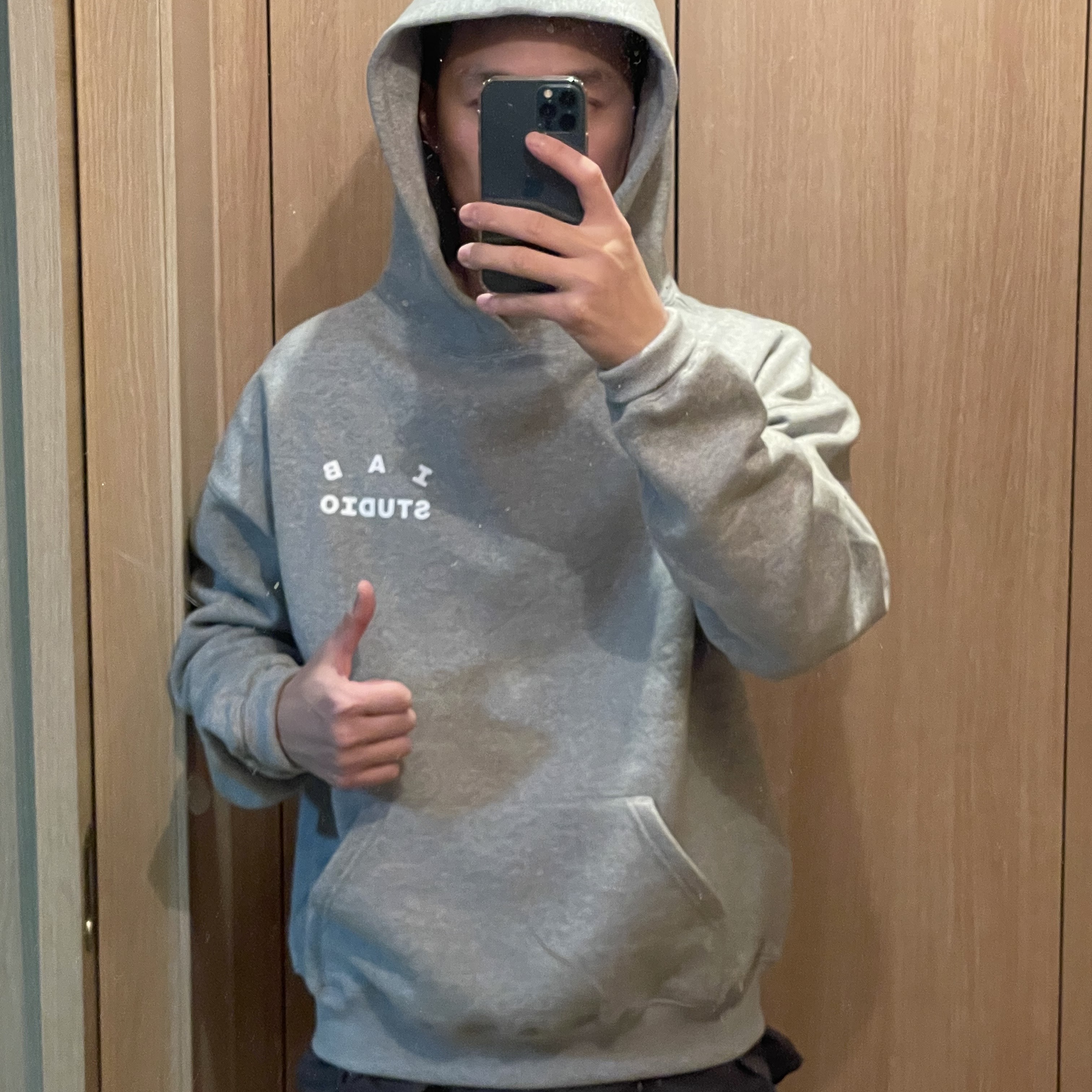 IAB Studio Hoodie Gray - 21SS 착용 스타일 - 2
