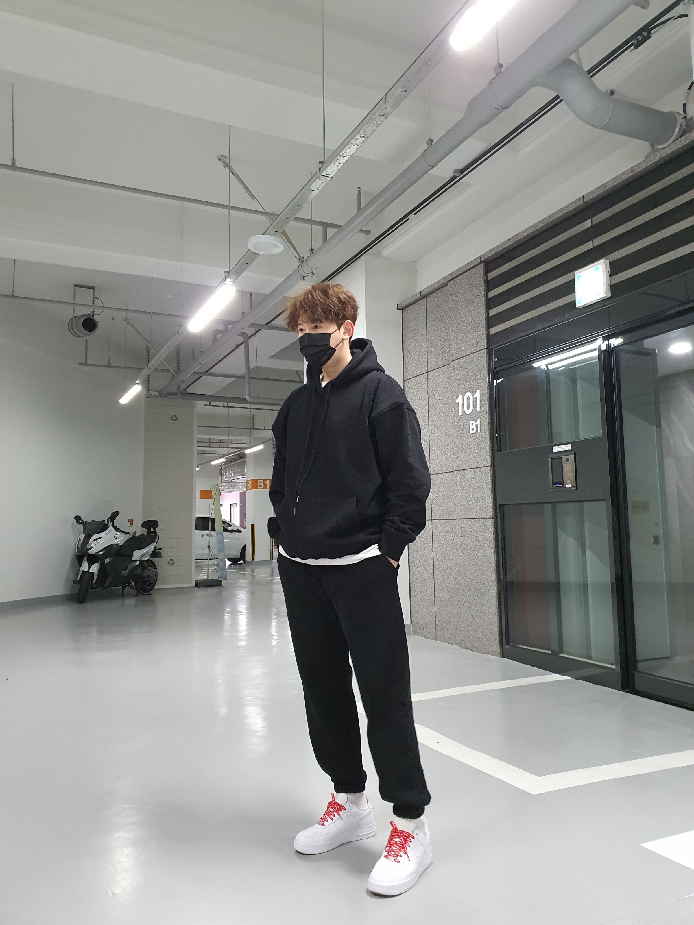 Nike x Supreme Air Force 1 Low White 착용 스타일 - 2