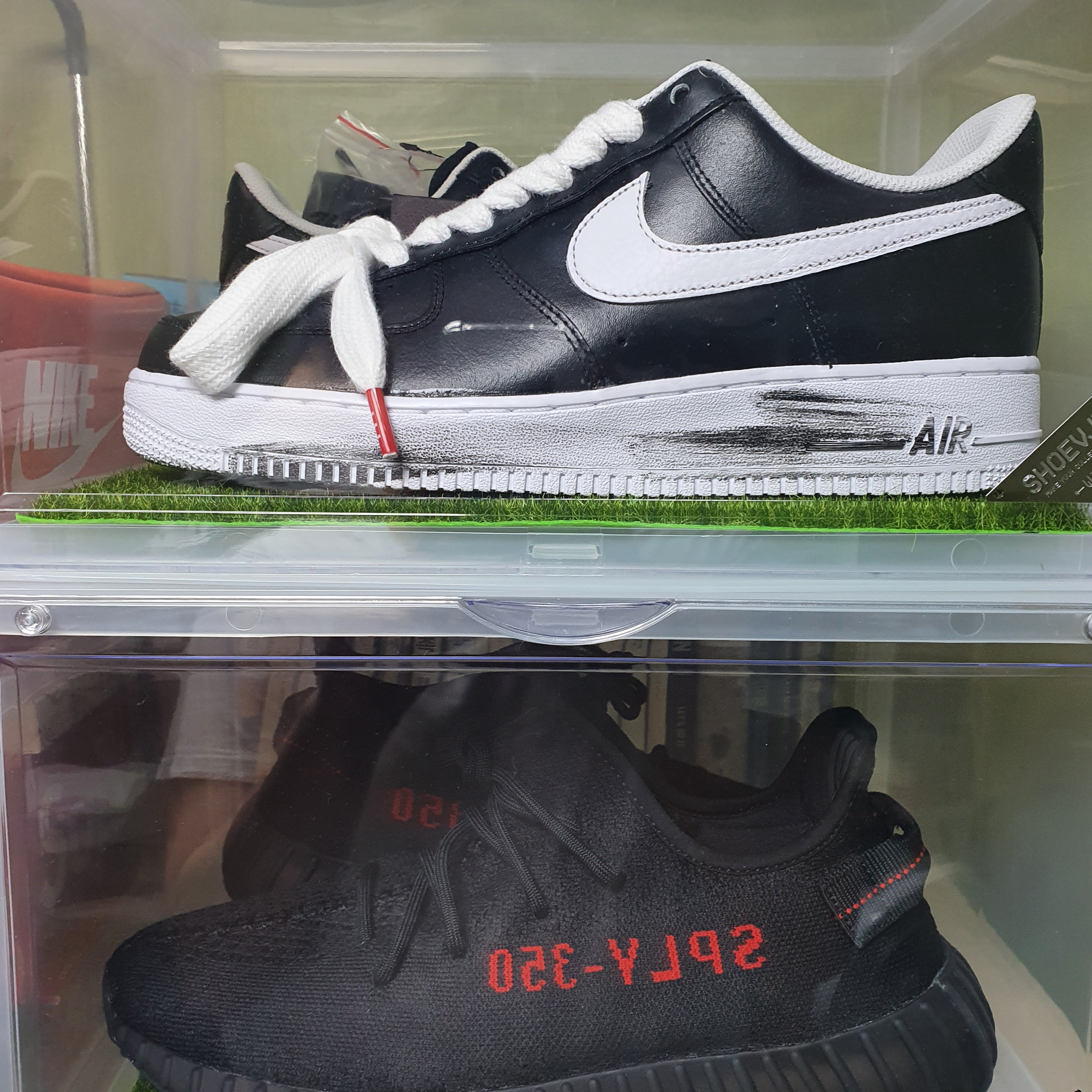 Adidas Yeezy Boost 350 V2 Black Red 2020, Nike x Peaceminusone Air Force 1 Low Para-Noise 착용 스타일