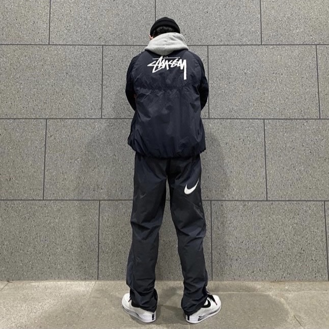 Nike x Stussy Windrunner Jacket Off Noir, Nike x Stussy Beach Pants Off Noir 착용 스타일 - 2