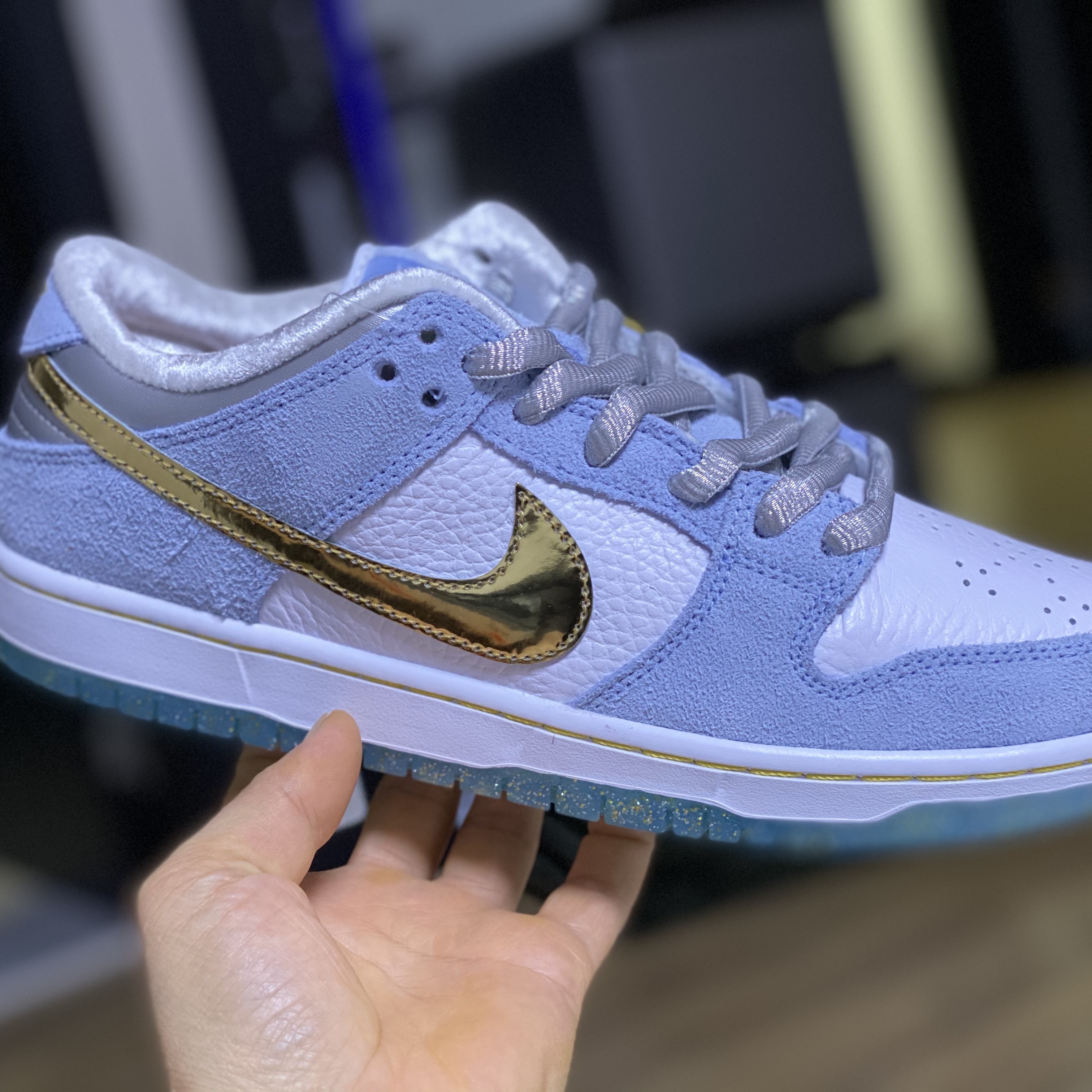 Nike x Sean Cliver SB Dunk Low Holiday Special 착용 스타일 - 3