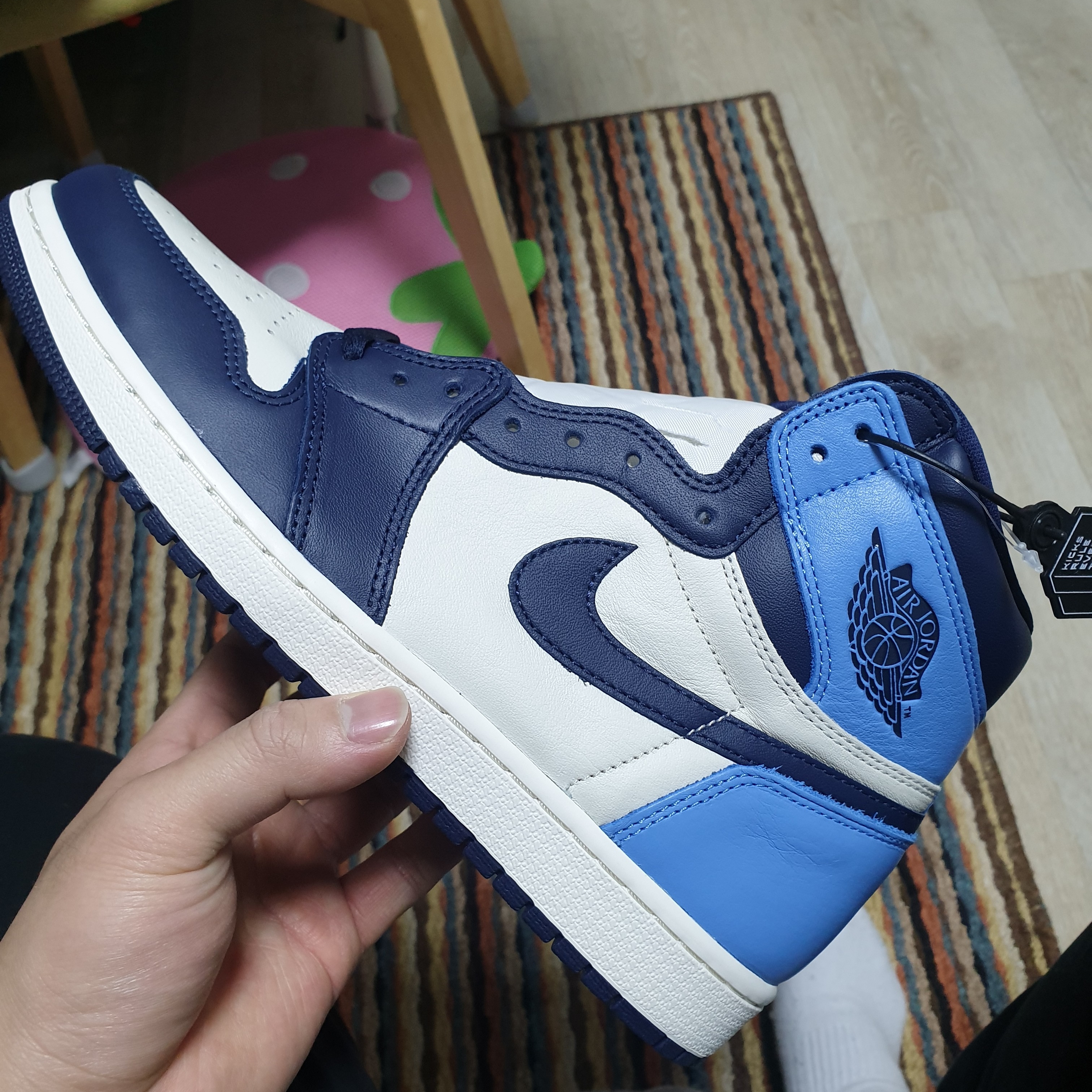 Jordan 1 Retro High Obsidian UNC 착용 스타일 - 4