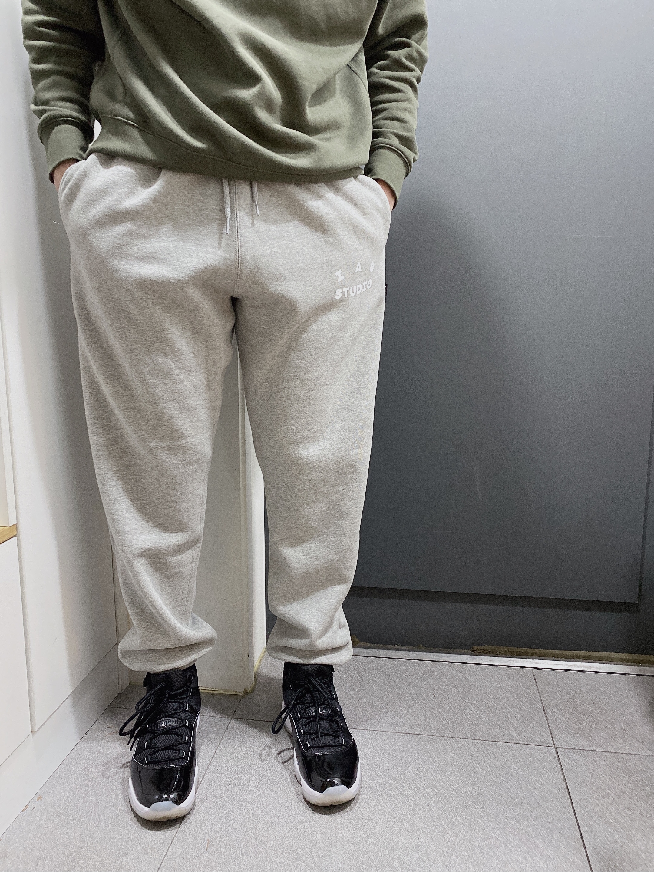 IAB Studio Sweatpants Gray - 21SS, Jordan 11 Retro Jubilee 착용 스타일 - 1