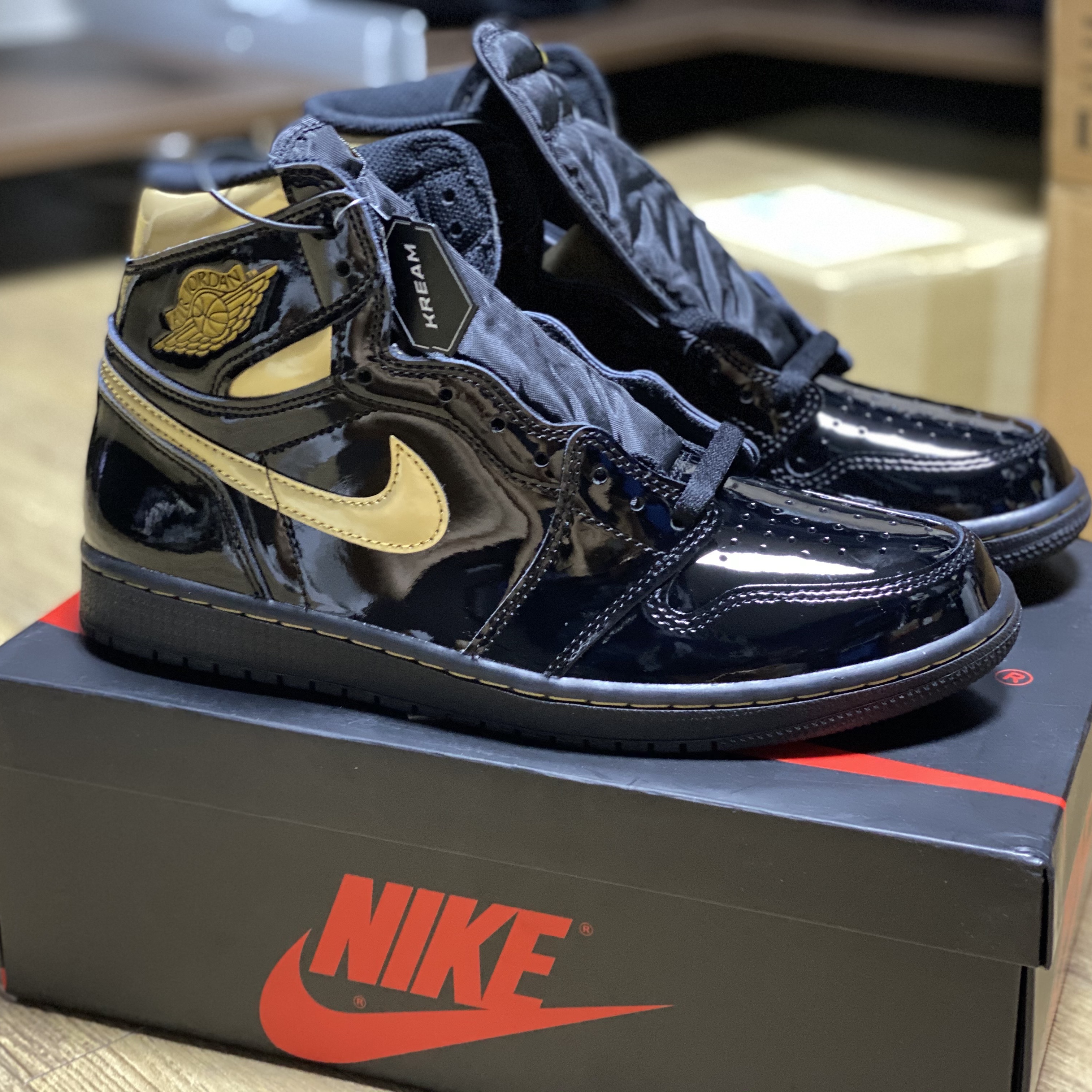 Jordan 1 Retro High OG Metallic Gold 착용 스타일 - 2