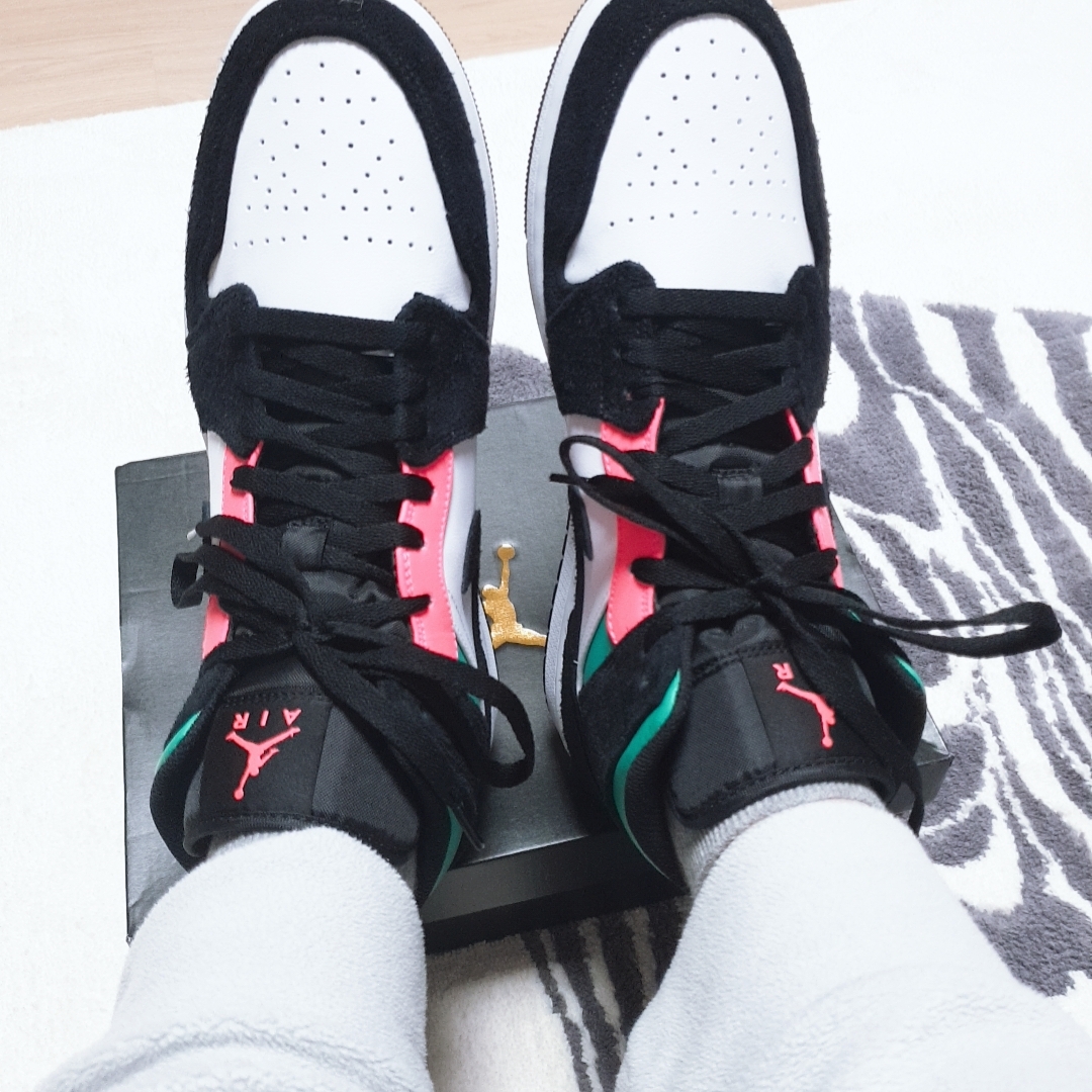 Jordan 1 Mid SE South Beach 착용 스타일 - 3