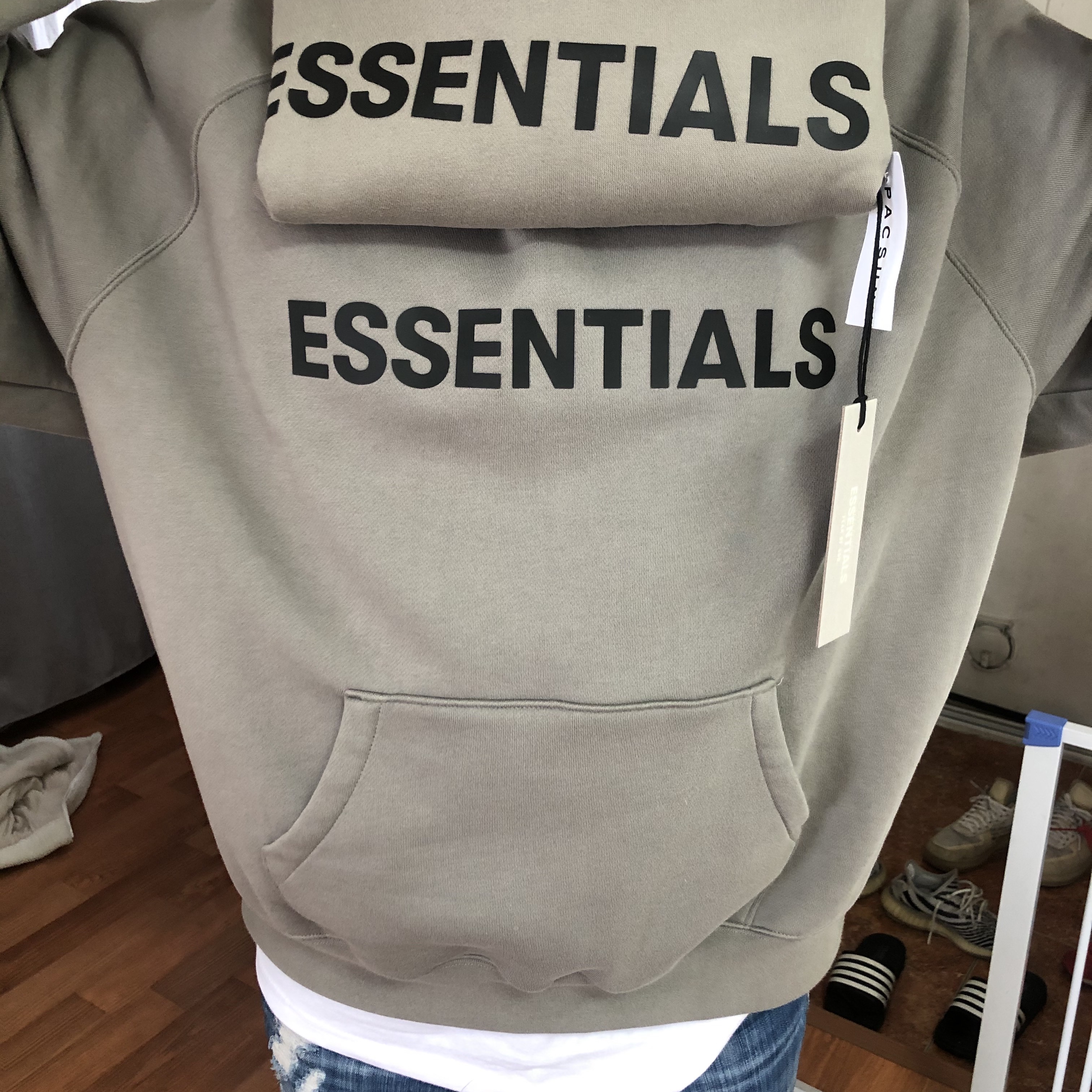 Essentials 3D Silicon Applique Pullover Hoodie Gray Flannel/Charcoal - 20SS, Essentials Half-Zip Pullover Cement - 20FW 착용 스타일