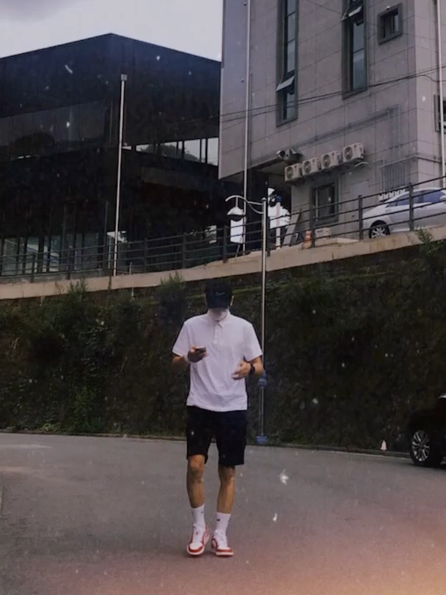 insta- @sanjaa301님의 스타일
