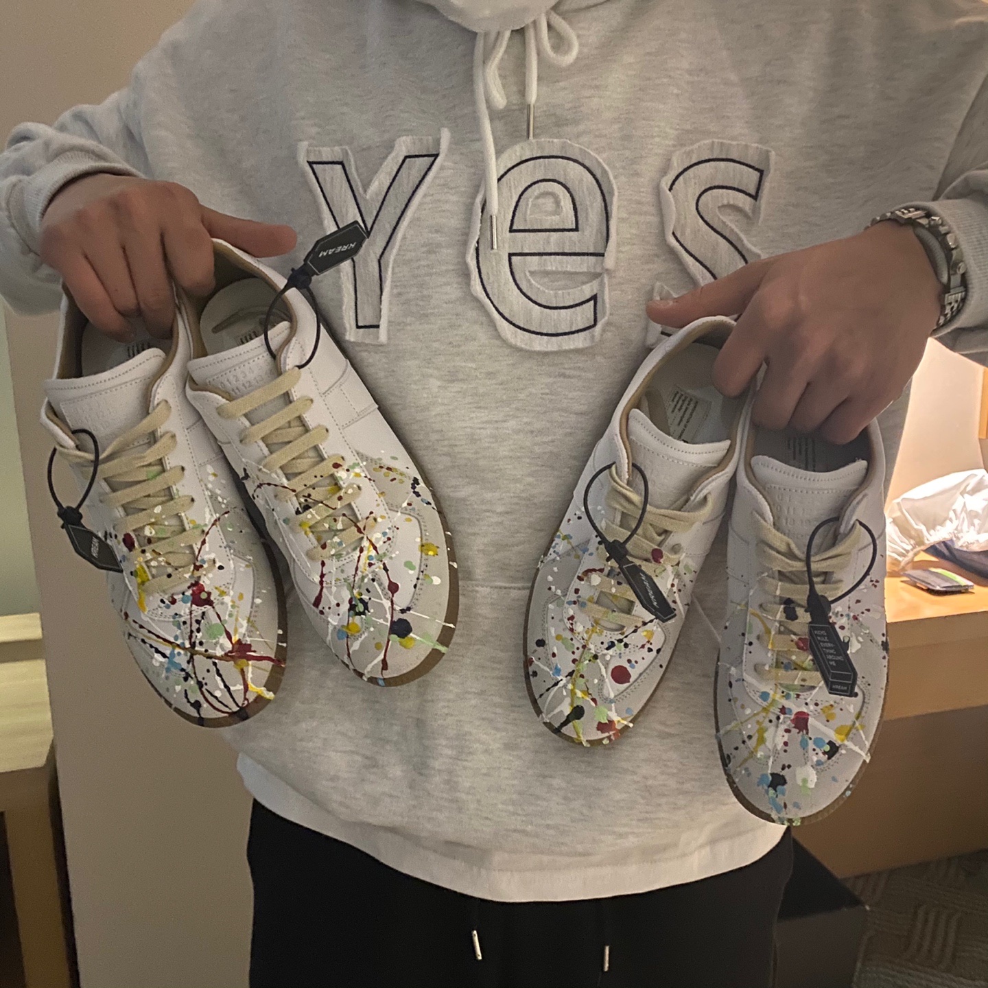 Maison Margiela Replica Paint Drop Sneakers 착용 스타일