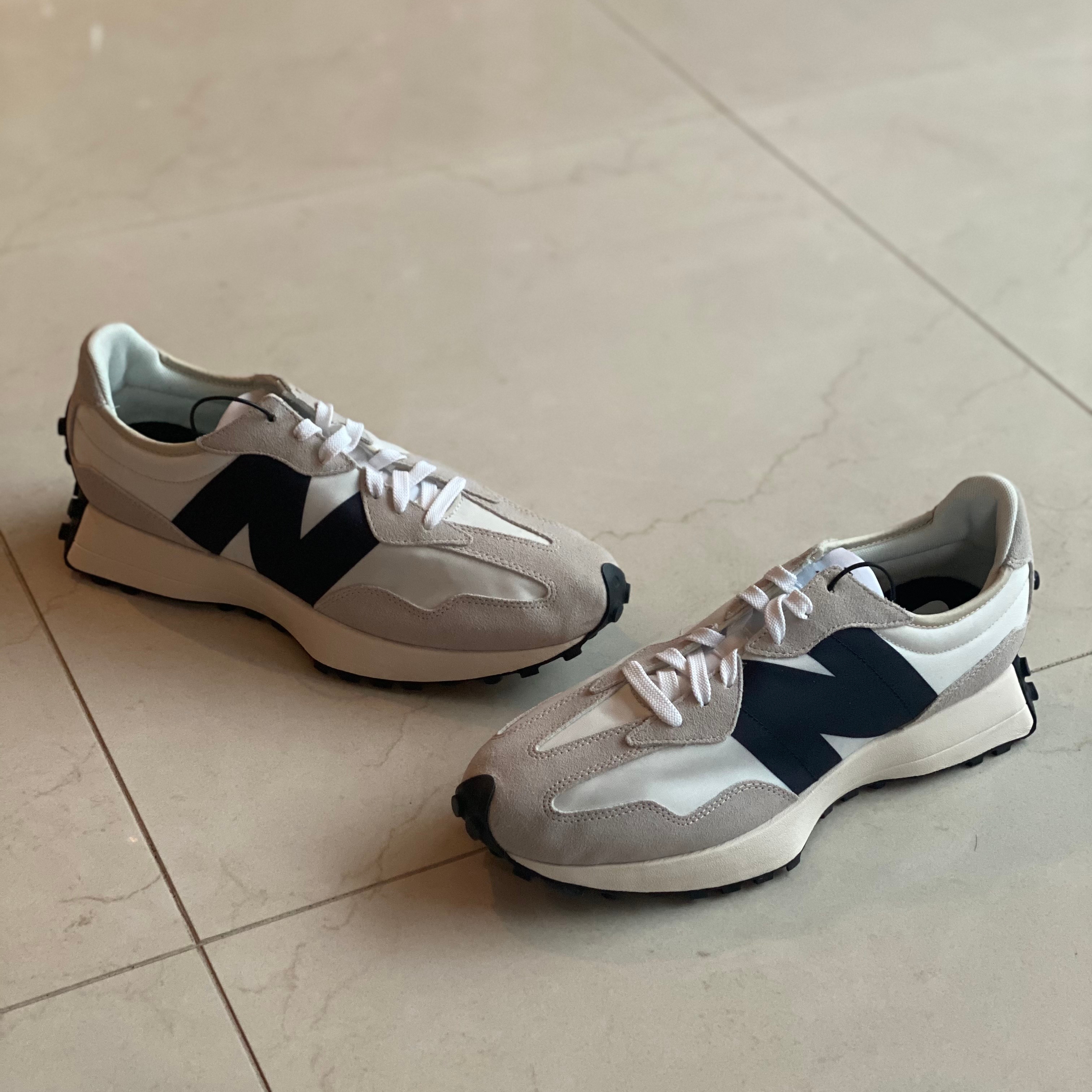 New Balance 327 White Black 착용 스타일