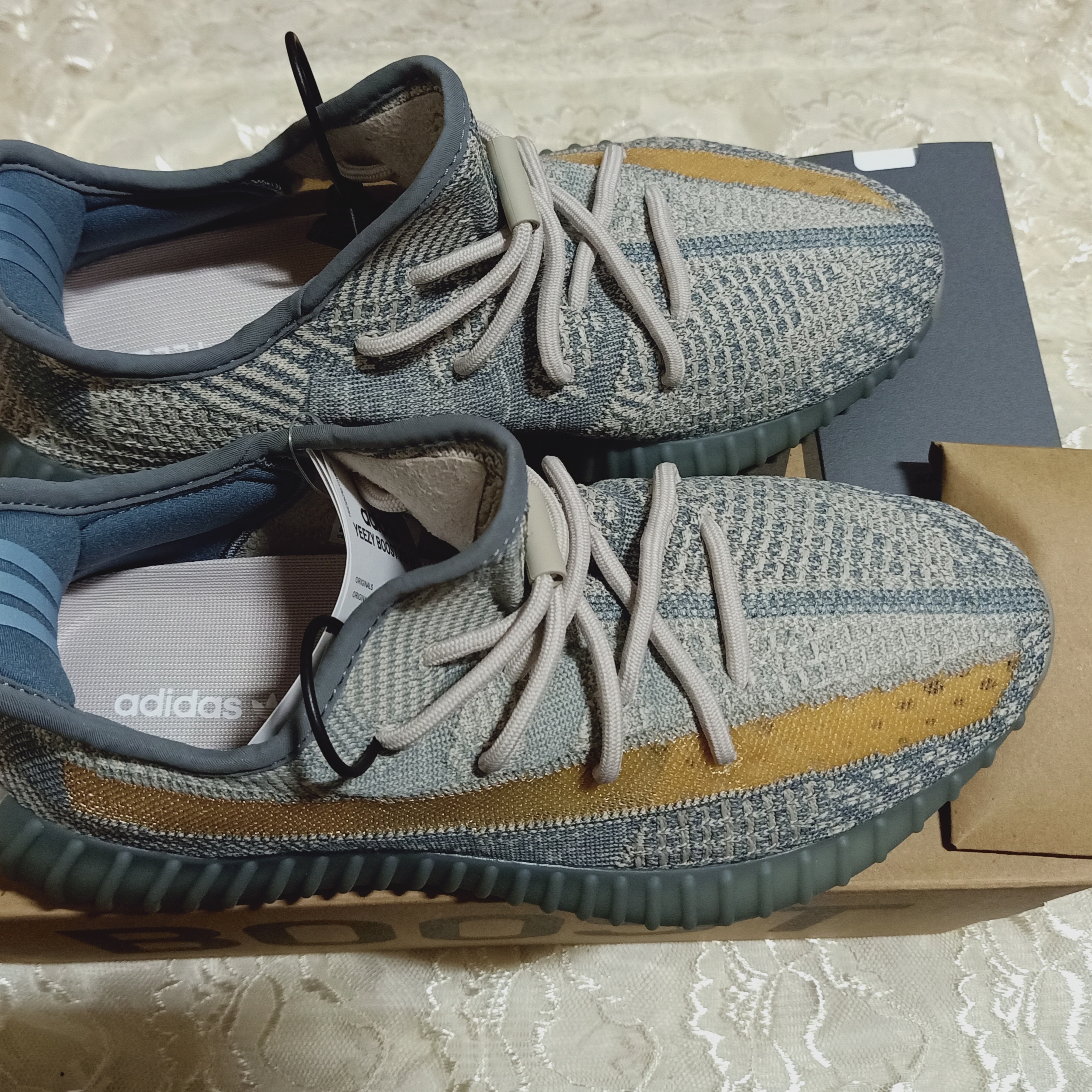 Adidas Yeezy Boost 350 V2 Israfil 착용 스타일 - 4