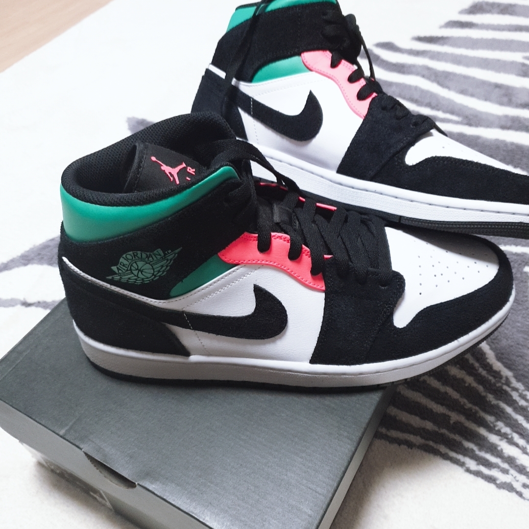 Jordan 1 Mid SE South Beach 착용 스타일 - 1