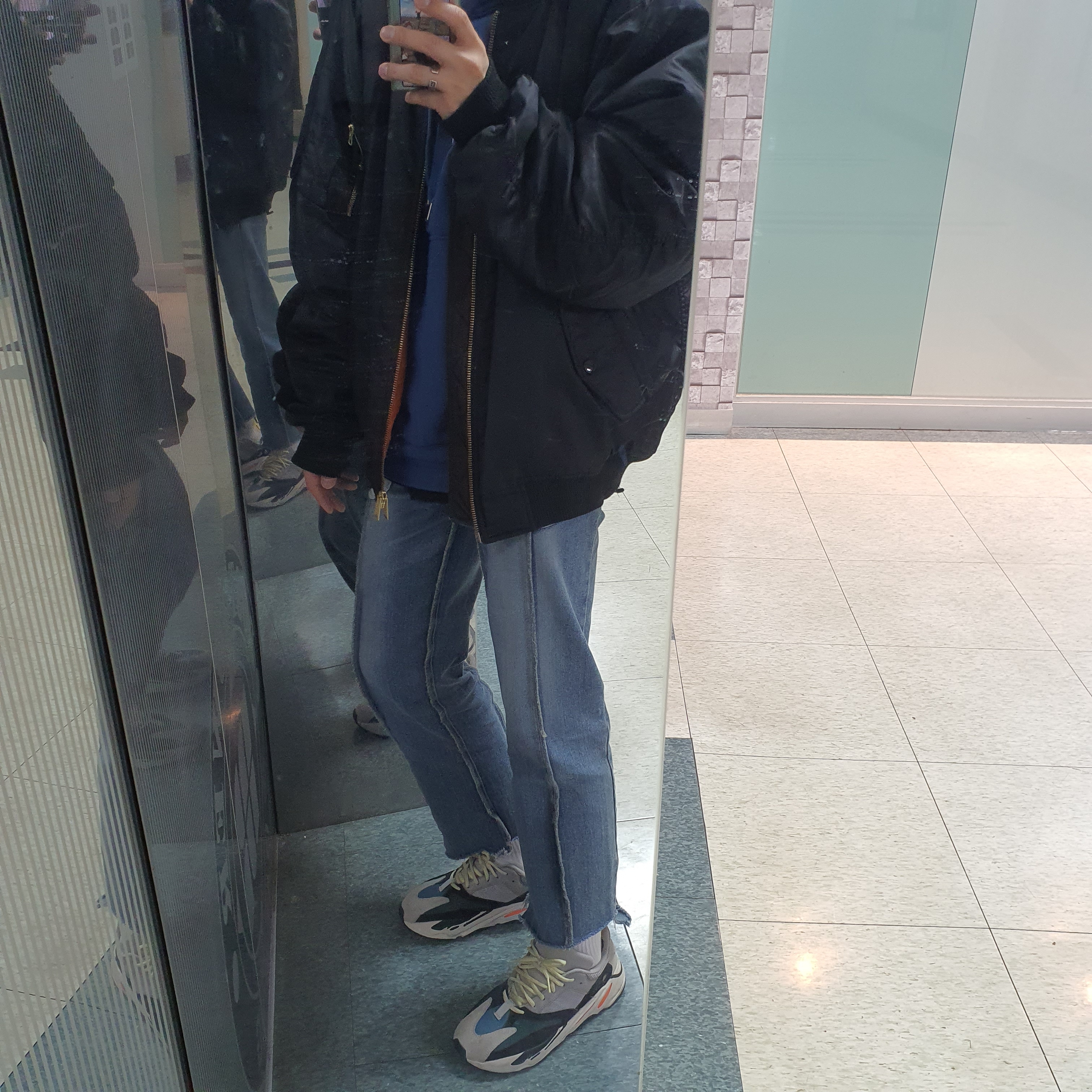 Adidas Yeezy Boost 700 Wave Runner Solid Grey 2017/2019 착용 스타일