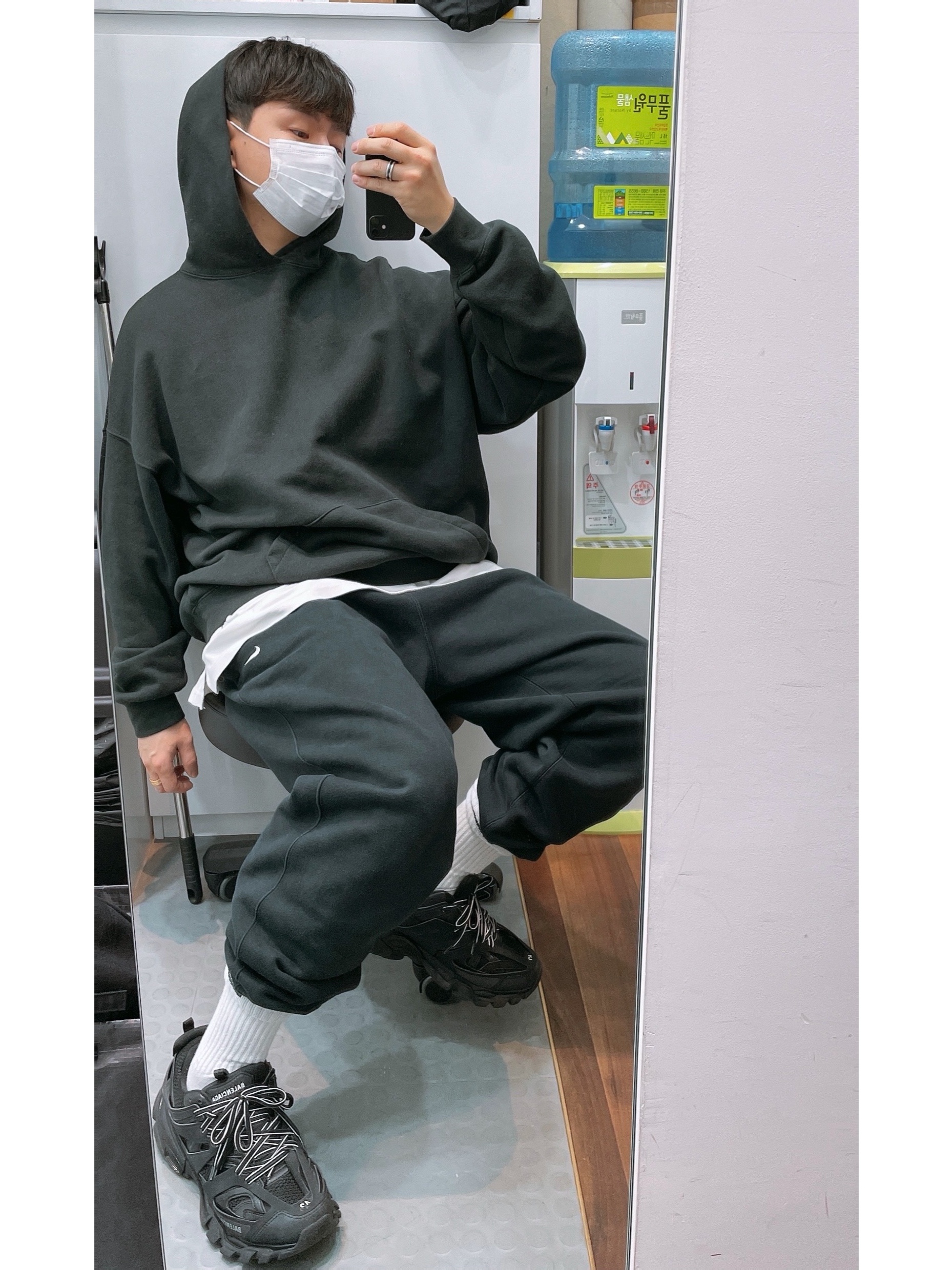 Balenciaga Track Sneakers Triple Black 착용 스타일