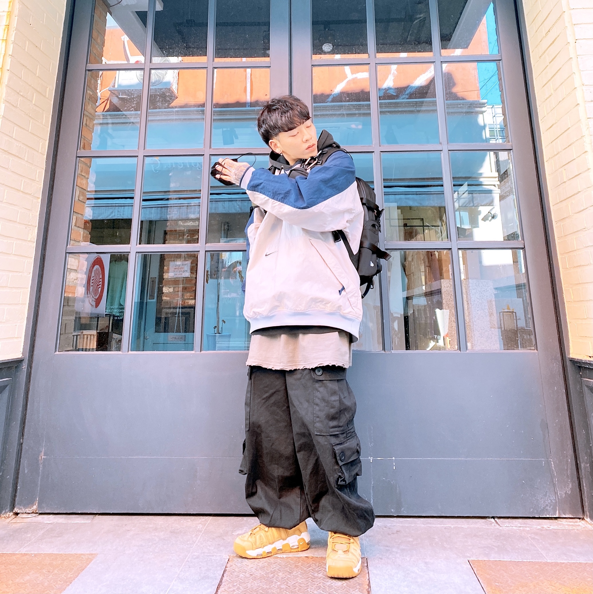 Nike Air More Uptempo Flax 착용 스타일