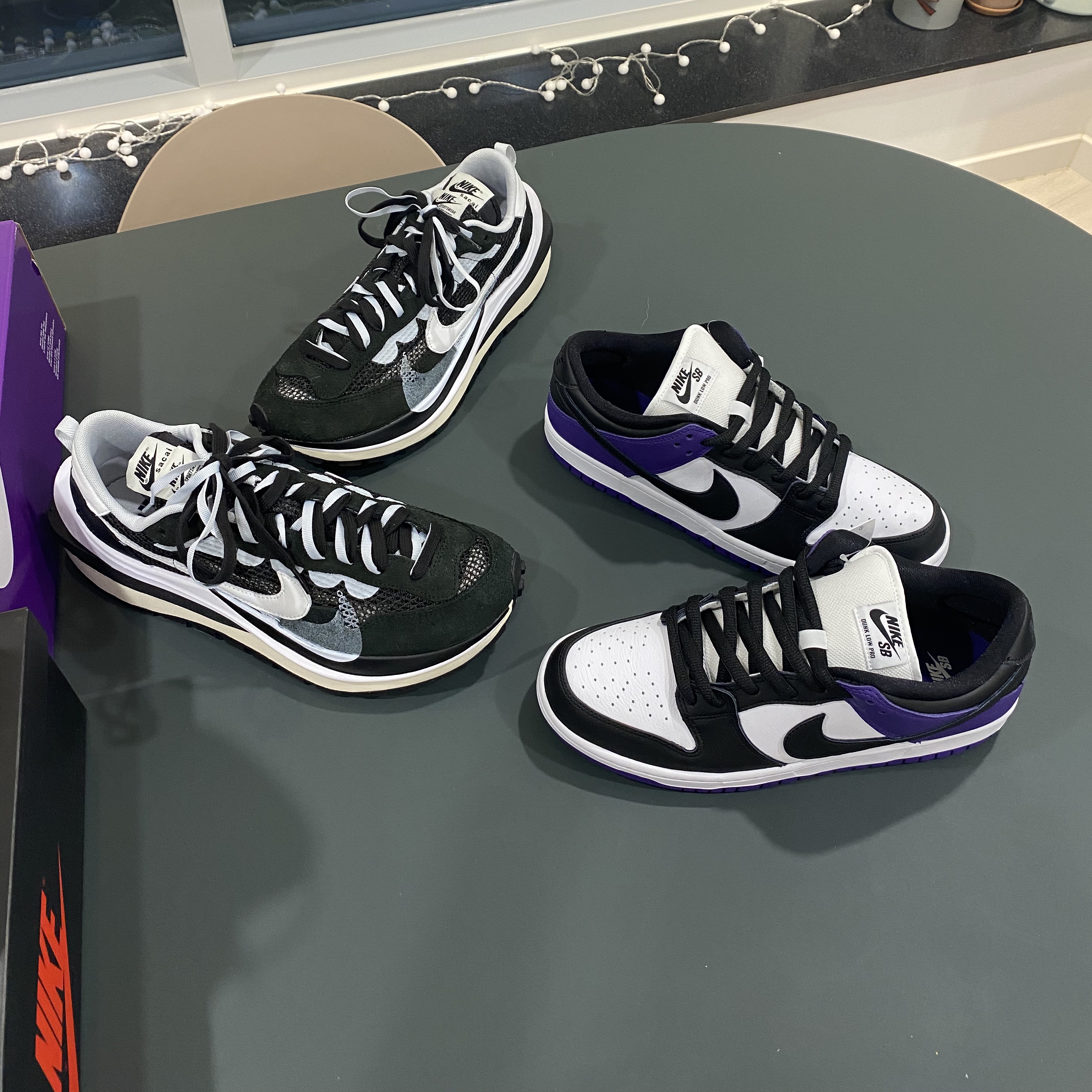 Nike x Sacai VaporWaffle Black White, Nike SB Dunk Low Pro Court Purple 착용 스타일 - 1
